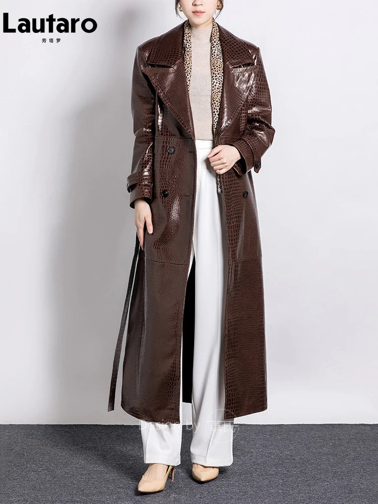 Lautaro Spring Autumn Long Shiny Reflective Crocodile Print Patent Faux Leather Trench Coat for Women Luxury Designer Clothes