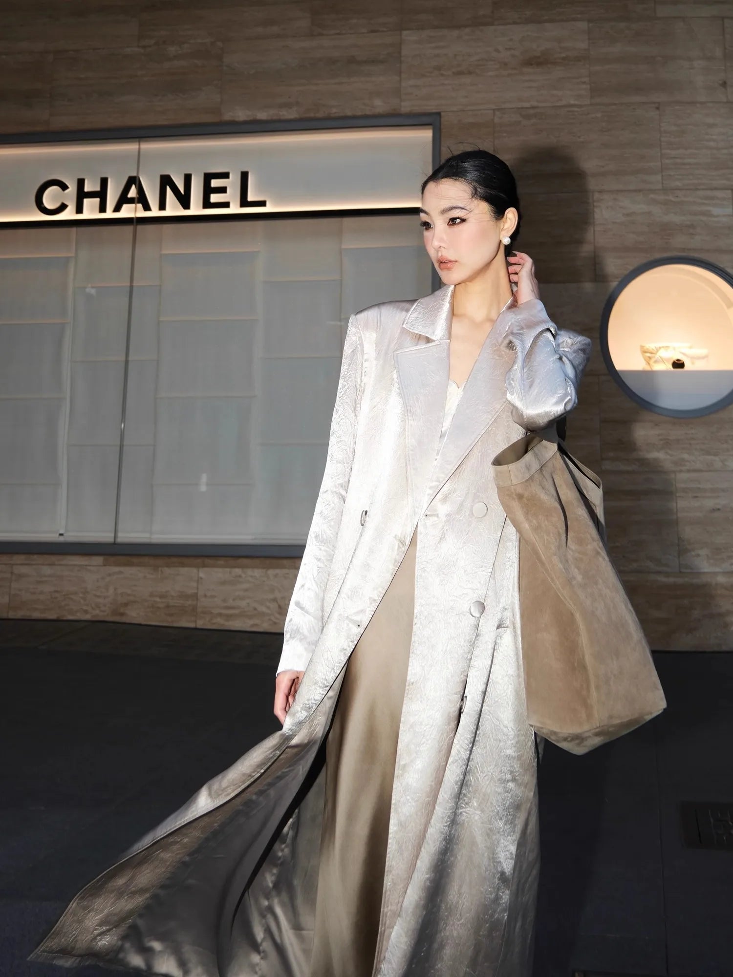 Lautaro Autumn Extra Long Thin Shiny Champagne Trench Coat for Women Shoulder Pads Elegant Stylish Luxury Designer Clothes 2025