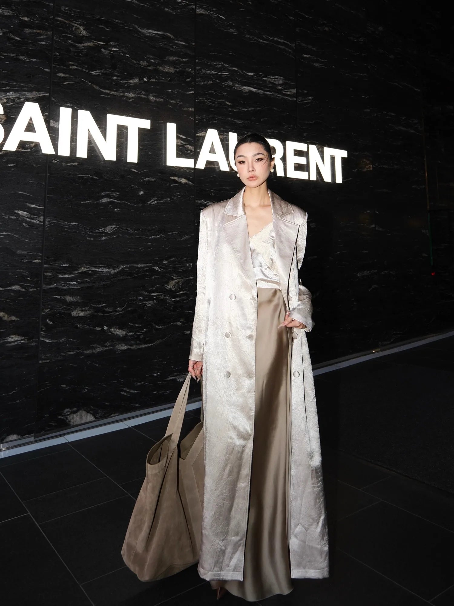 Lautaro Autumn Extra Long Thin Shiny Champagne Trench Coat for Women Shoulder Pads Elegant Stylish Luxury Designer Clothes 2025 Champagne