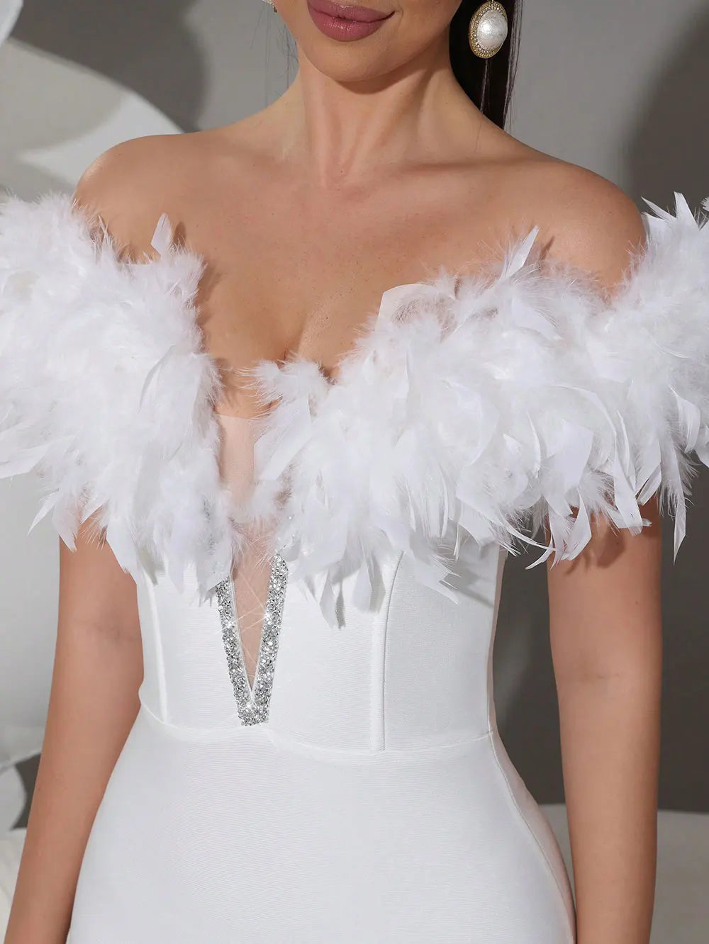 2025 Spring Sexy Women's Light Luxury Feather Design Bandage Dress One Collar Shoulder Bodycon Bareback Dresses Party Vestidos