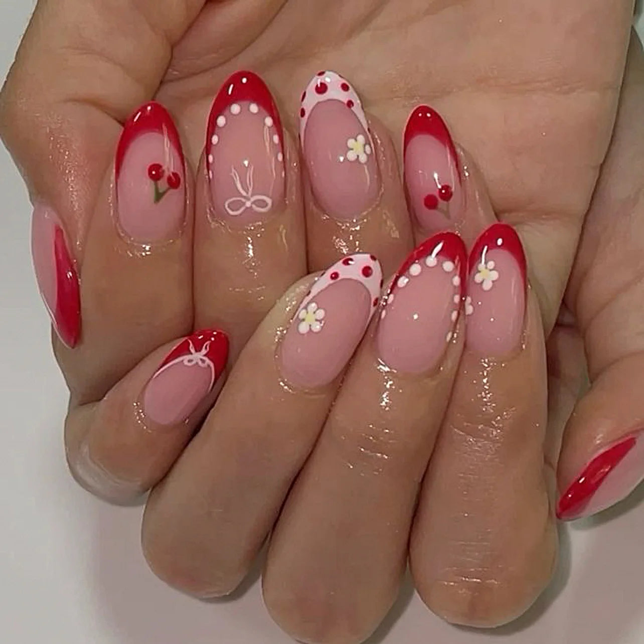 24Pcs Glitter Pink French Press on Nails Mid-length Almond False Nails with Love Pattern Design Wearable Fake Nail Art Tips 3839
