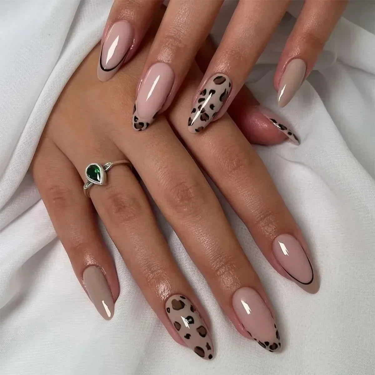 Cherry Leopard Print Almond Fake Nails Art Ballet Pointed False Nails Charms Flower Star Love Heart Press on Nails Manicure Tool MT2596JP3585