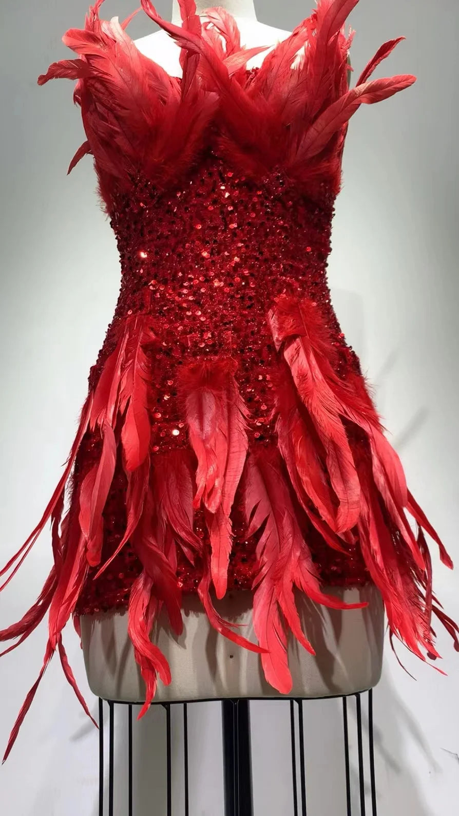Luxurious 2023 New Spring Red Color Women Strapless Feathers Bodycon Mini Dress Celebrate Birthday Cocktail Party Dress