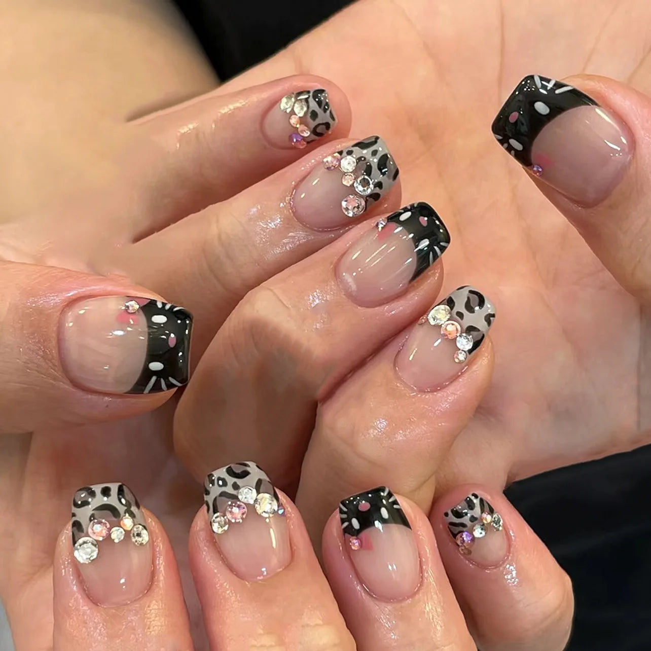 24Pcs Pink French Press on Nails Full Cover Small Broken Diamond Leopard Print Design Short Ballet 3d Gold Bow Nails Fashion Art 4