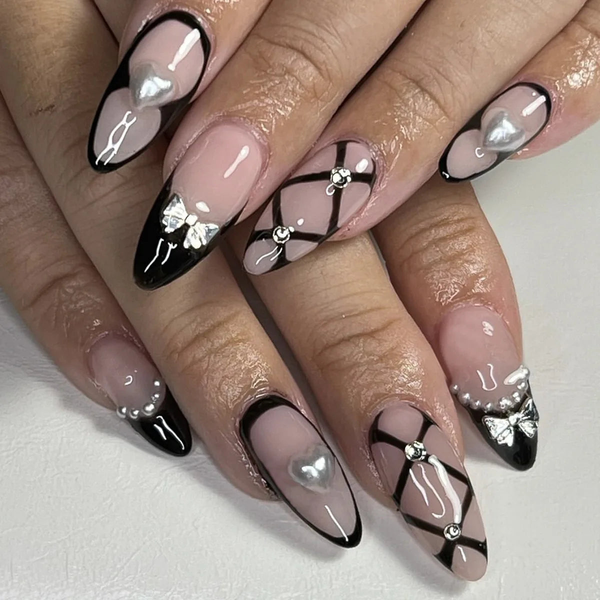 Black Cool Fake Nails Halloween Bat Press on Nails Almond Decorated Nail Tips Rivet Bow False Nails 24pcs Reusable Acrylic Nails 02