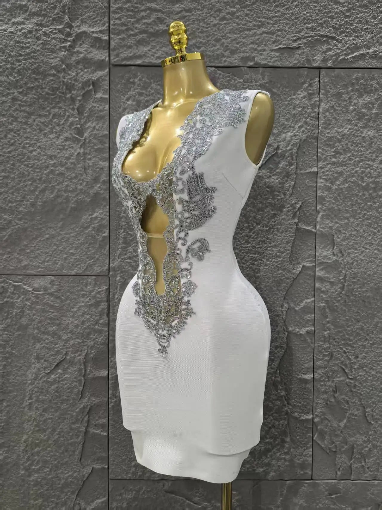 White Color Women Sleeveless Sexy V-Neck Sequins Bodycon Mini Bandage Dress Fashion Celebrate Nightclub Party Birthday Outfit