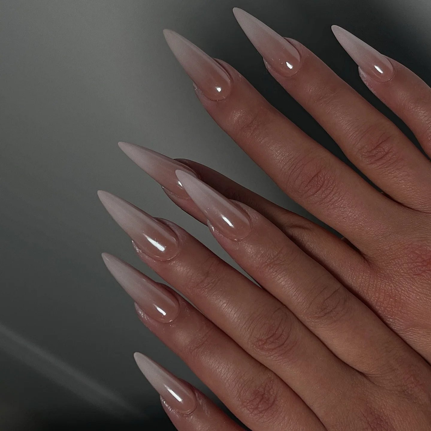 24Pcs Fashion Stiletto Press on Fake Nails with Rhinestone Y2k Almond False Nails Set Strawberry Design Full Cover Manicure Tips 119