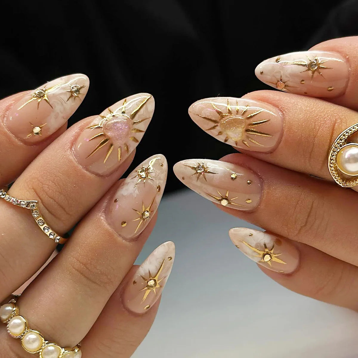 24Pcs Simple French Fake Nails with Short Almond Head Design Nail Patch Gold Love Starburst Pattern Wearable Press on False Nail 1