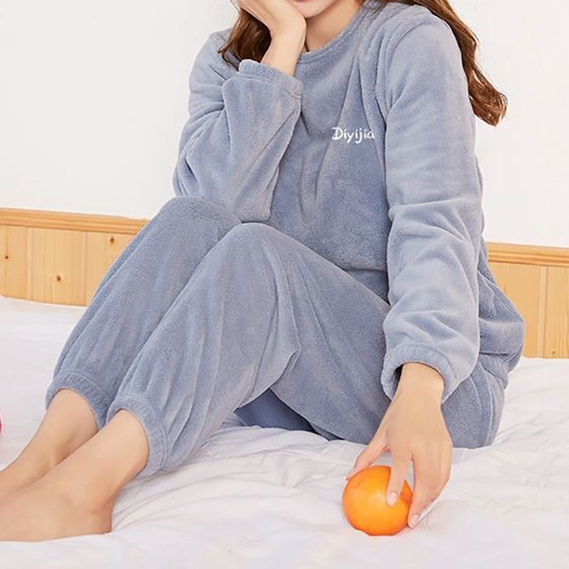 女性の冬のベルベットセットプルオーバーと弾性ウエストパンツセットカジュアル暖かいカシミヤセット女性の秋と冬