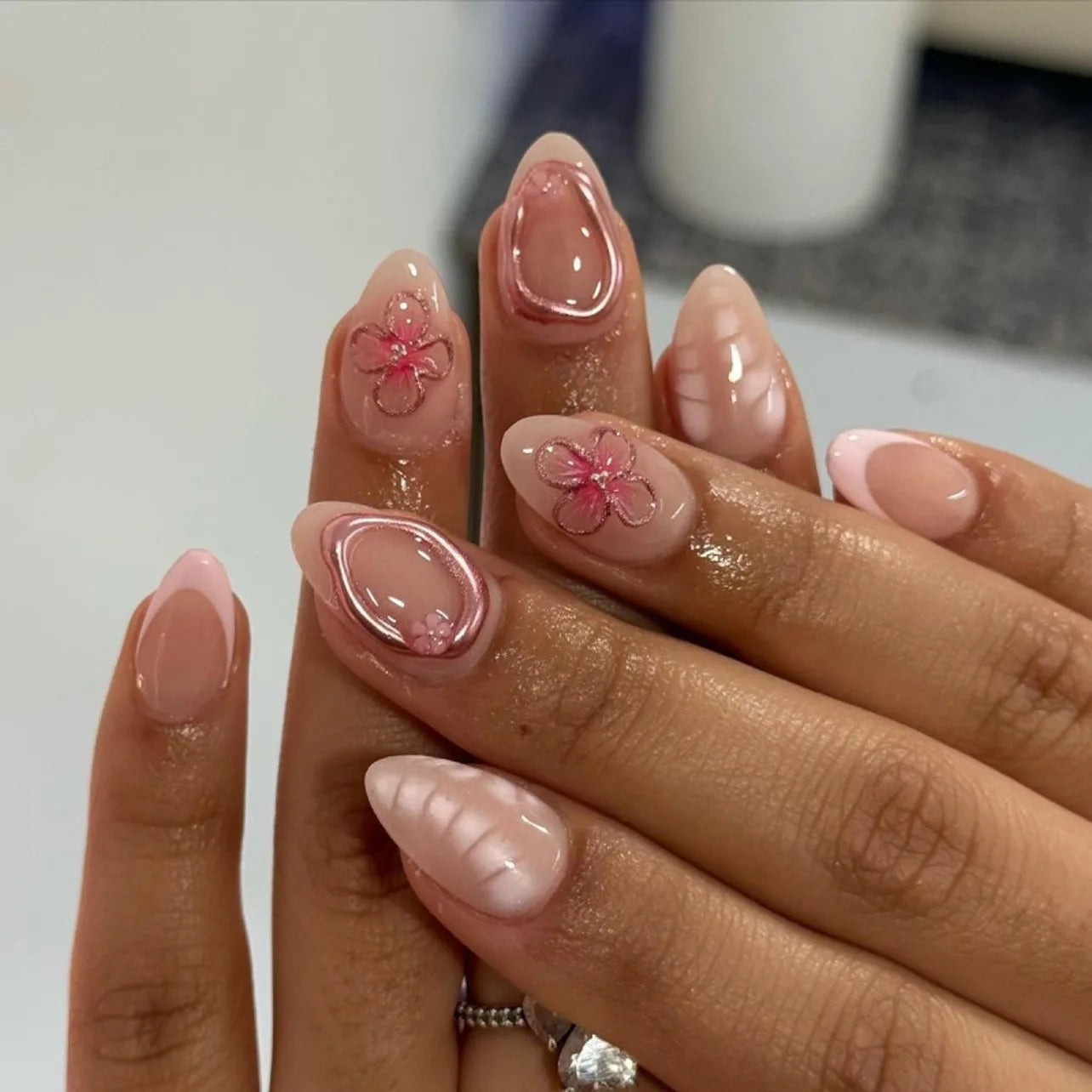 24Pcs Glitter Pink French Press on Nails Mid-length Almond False Nails with Love Pattern Design Wearable Fake Nail Art Tips 3861