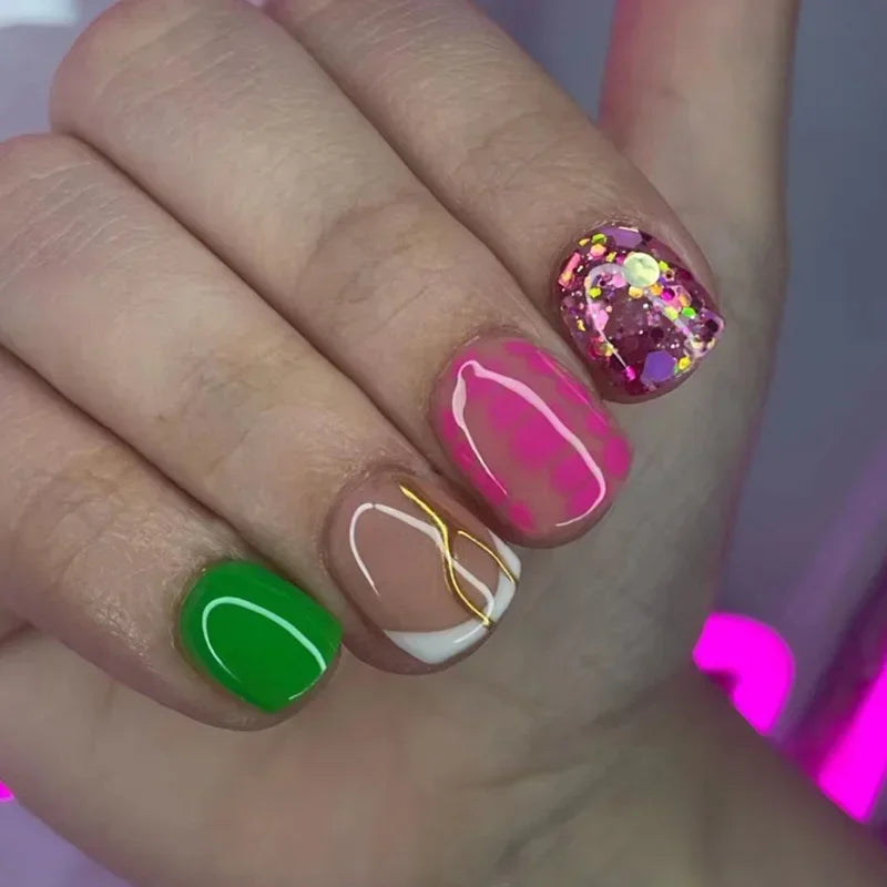 24Pcs Short Retro Flower Design Nails Art Manicure Pink False Nails Wearable Square Fake Nails Press on Full Cover Nail Tips 1162