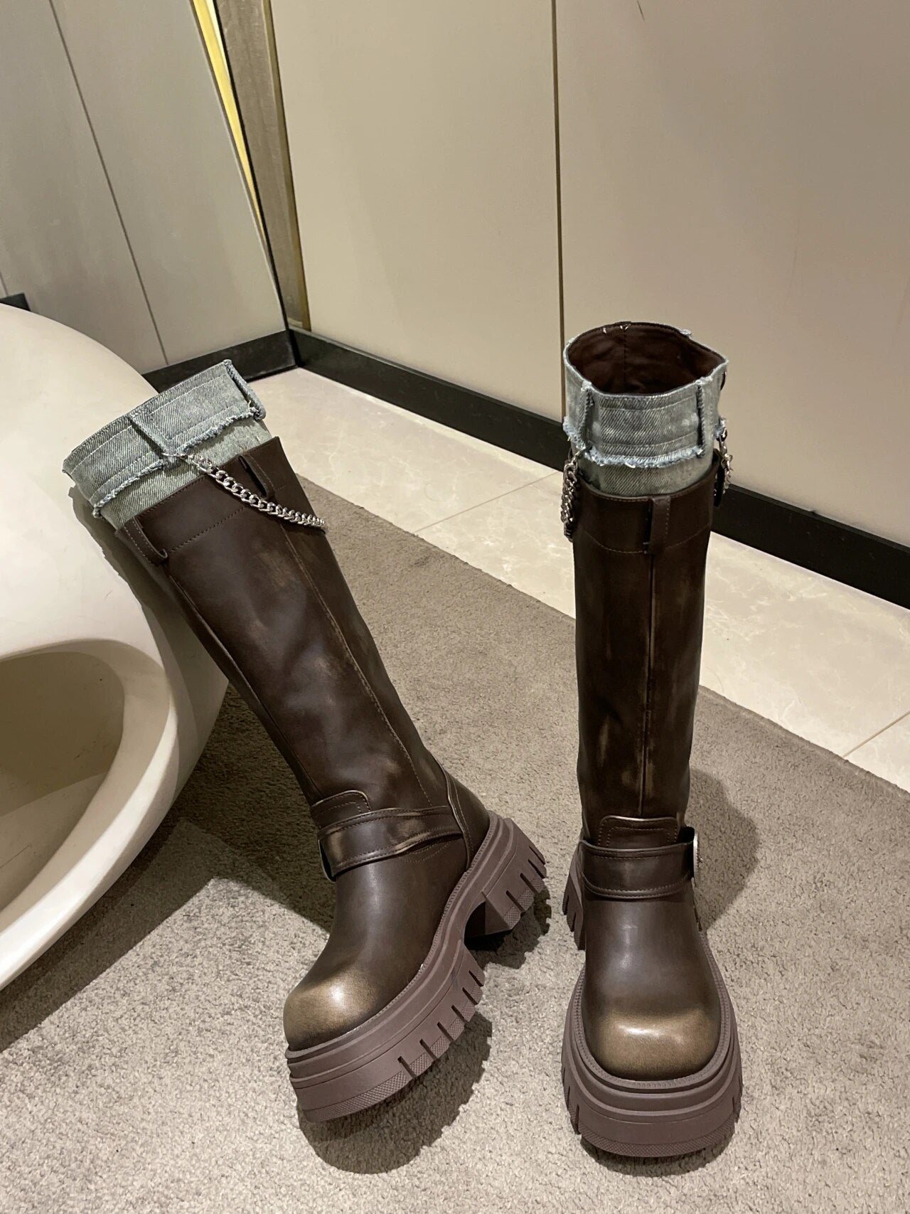 Platform Women Chain Shoes Flats Trend Chelsea Boots Brand Winter 2024 New Gladiator Motocycle Boots Punk Knee High Mujer Botas Brown