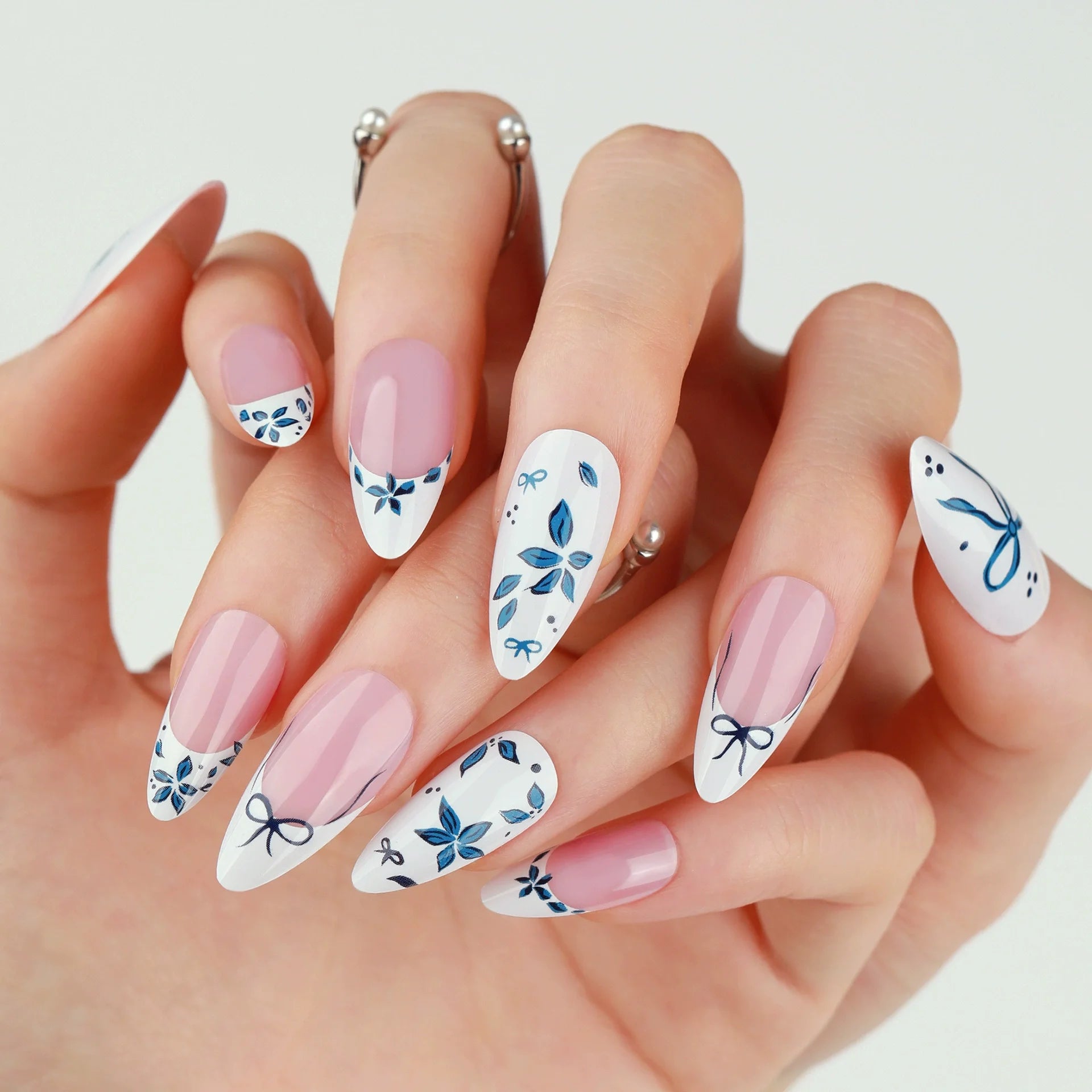 24Pcs Press on False Nails Simple Garden Fresh Flowers Design Sweet Fake Nails Tips Art Wearable Almond Stiletto Oval Manicure 3