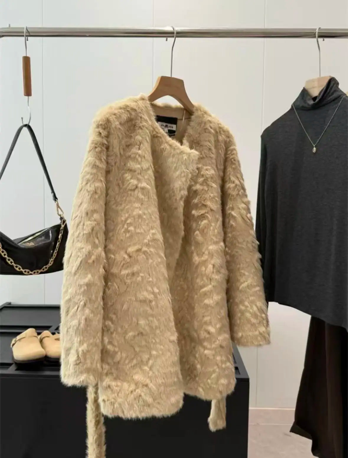 Original 2025 new style women's fashion belt decoration artificial fur effect fur jacket coat coat