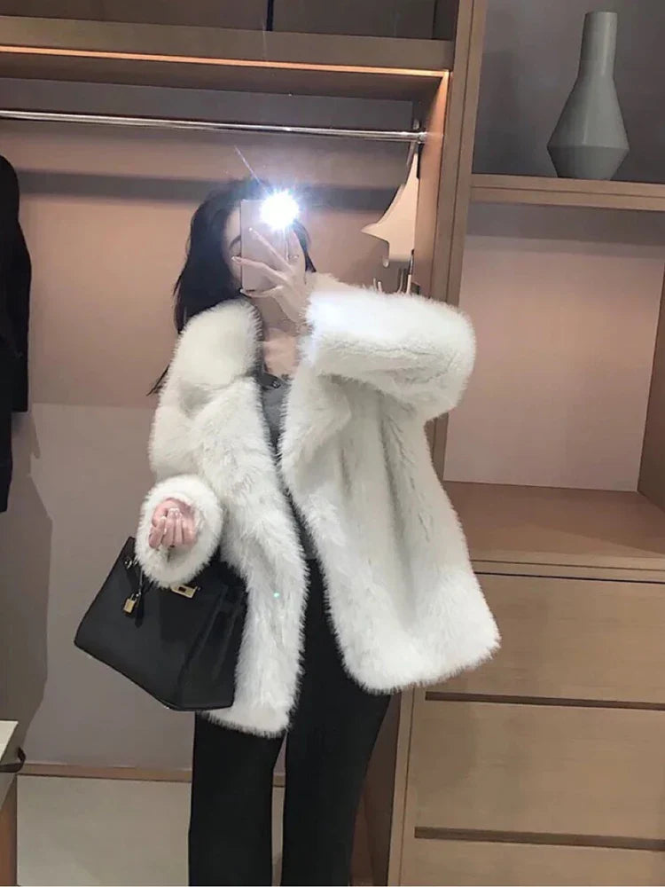 Lautaro Winter Loose Casual Thick Warm Soft Hairy Faux Fur Coat Women Luxury Furry Fluffy Jacket Korean Fashion white