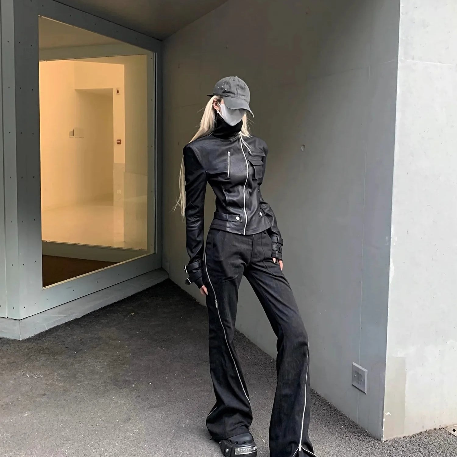 Lautaro Spring Autumn Cool Handsome Short Black Fitted Pu Leather Jacket Women Long Sleeve Zip Up Luxury Designer Clothing 2025 Black