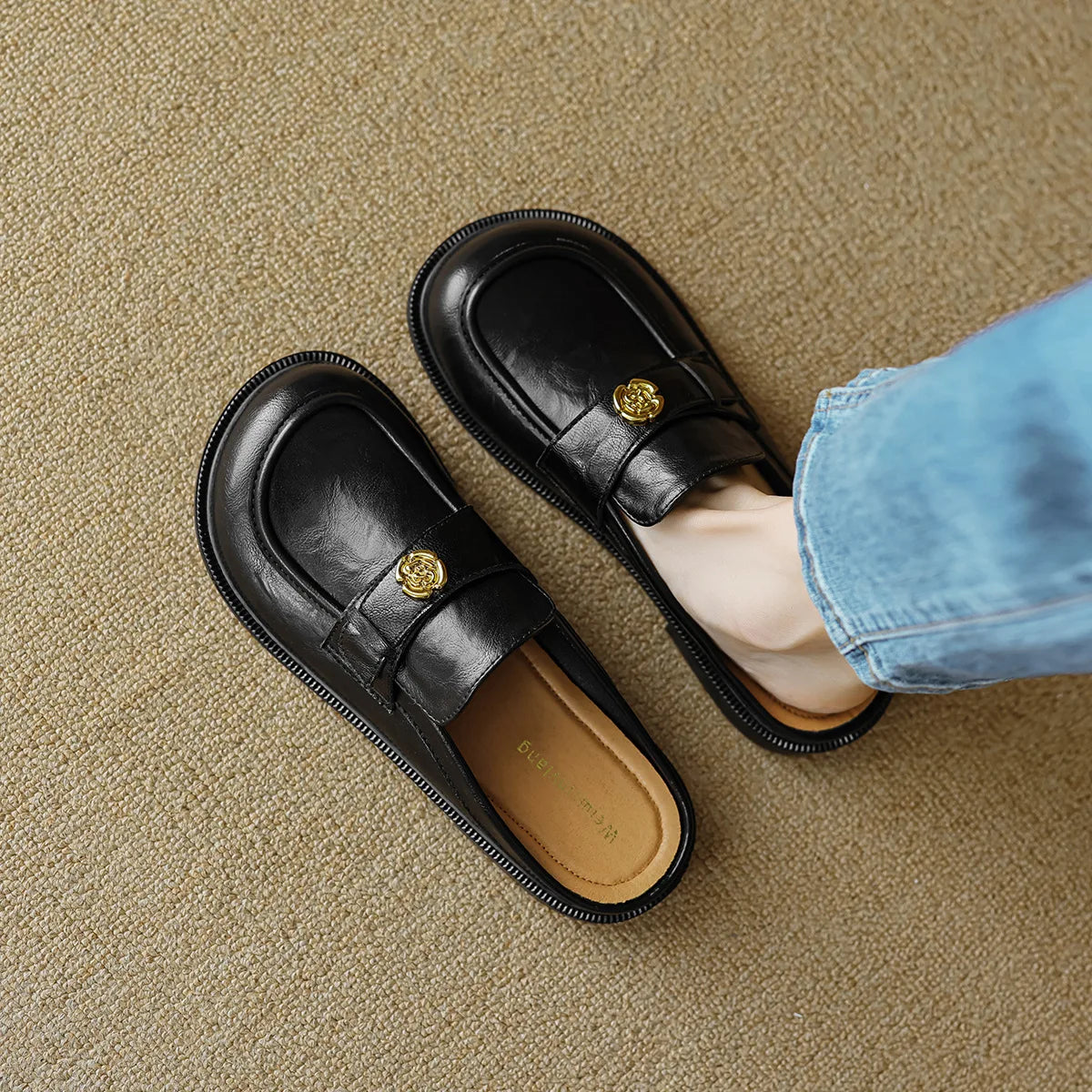 Spring new women's flat slippers British style black Metal decoration Ladies casual mules Work and outdoor wear Large size 41-43