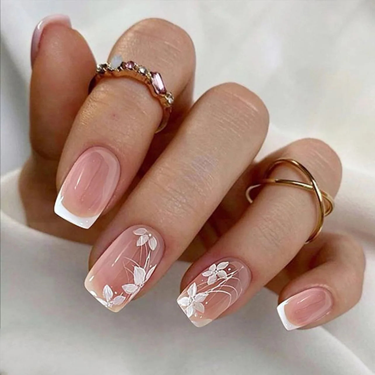 24Pcs Short Pink Fake Nail with Flowers Gold Foil Design Square French Ballet False Nails Wearable Finished Press on Nails Tools 4
