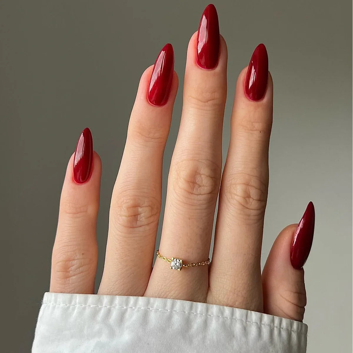 24Pcs Simple Wine Red Fake Nail with Glue Mid-length Almond Press on False Nails Wearable Round Head Oval Full Cover Nail Tips 81-86