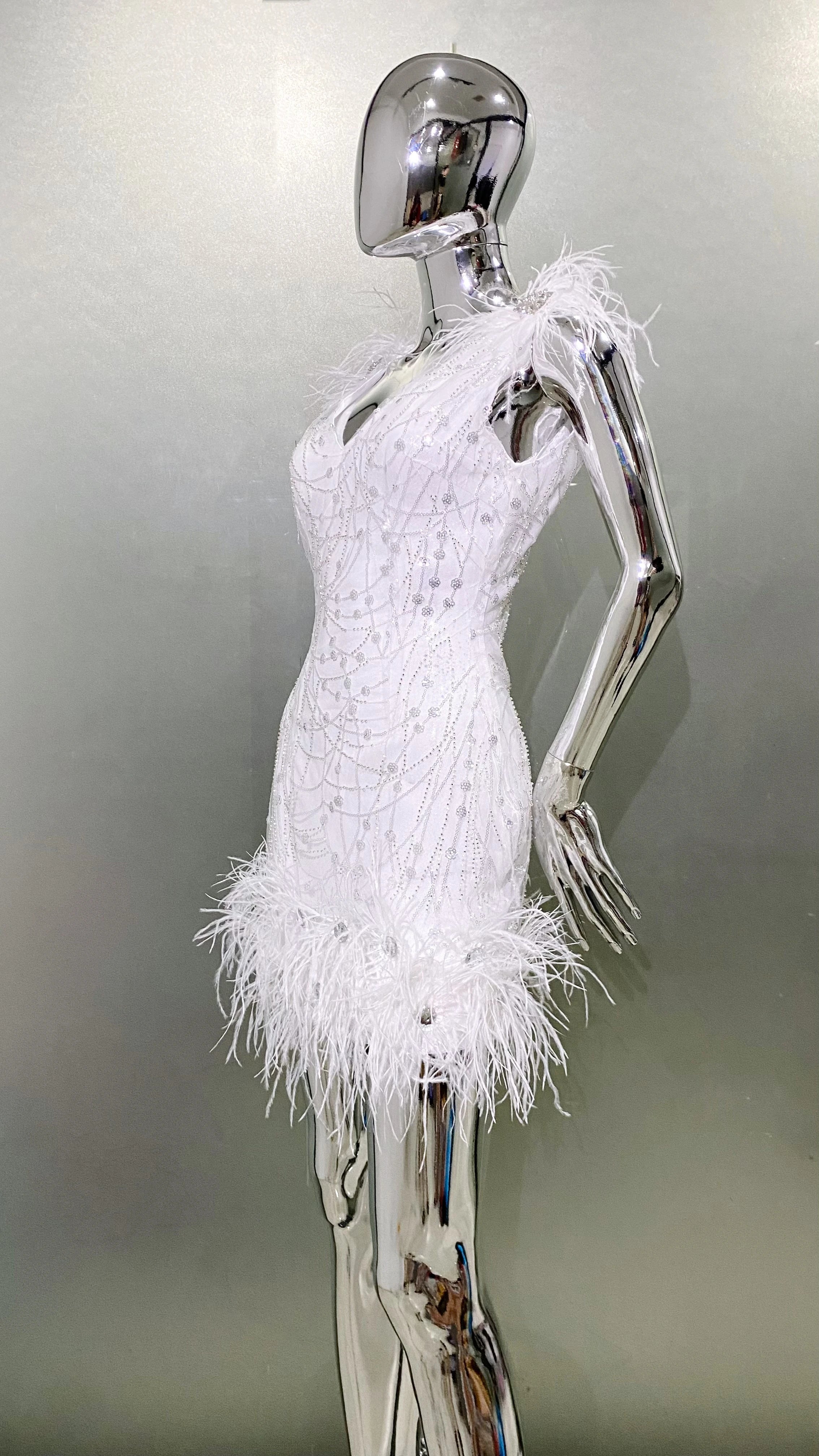 White Color Women Sleeveless Sexy V-Neck Bodycon Mini Dress Feathers Sequins Celebrate Evening Party Birthday Dress