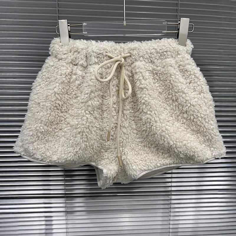Autumn Winter New Thickened Lamb Wool Shorts For Women Elastic Waist Drawstring Design A-line Hot Pants 11A07633 Milky White