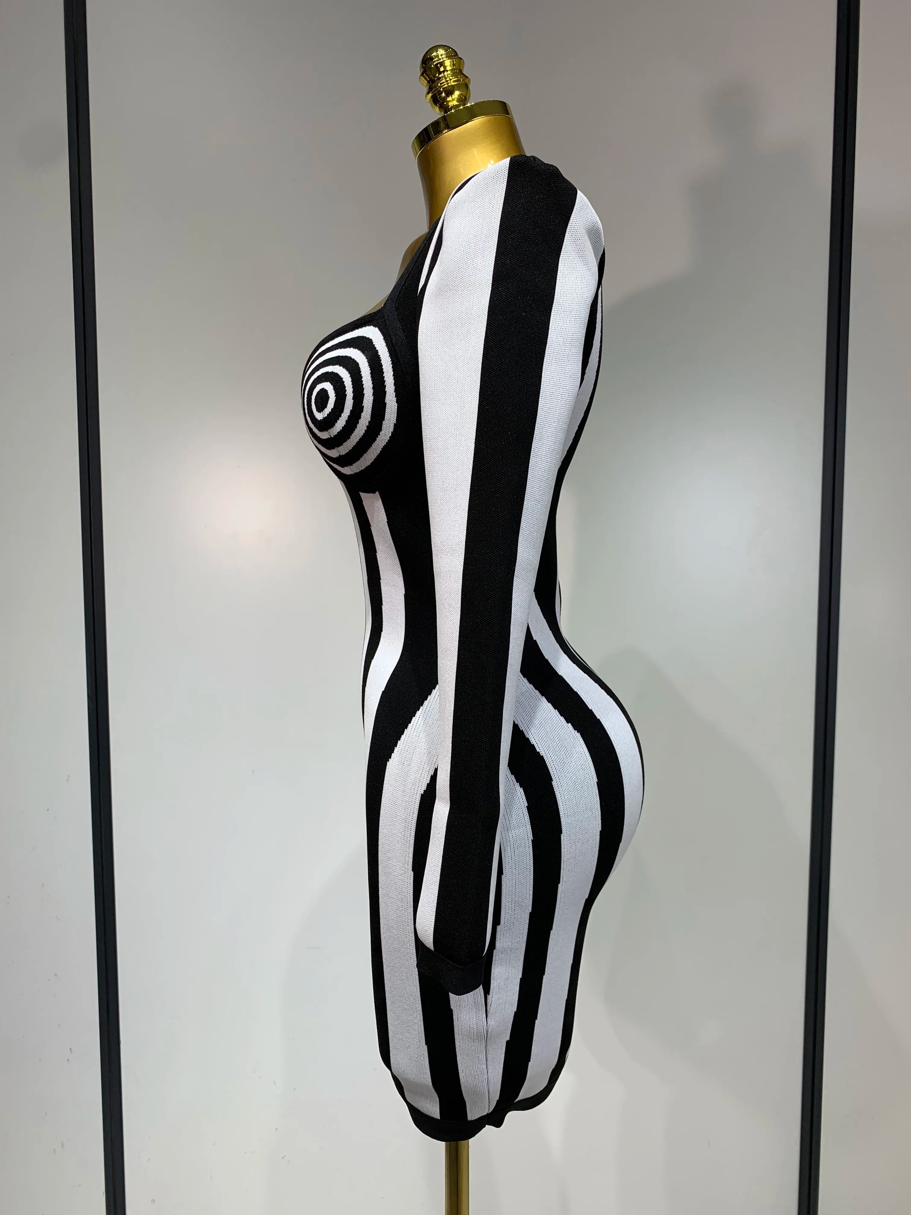 WomenLuxury Sexy Long Sleeve Stripe Black White Mini Bandage Dress 2025 Knitted Celebrity Elegant Evening Club Birthday Dresses