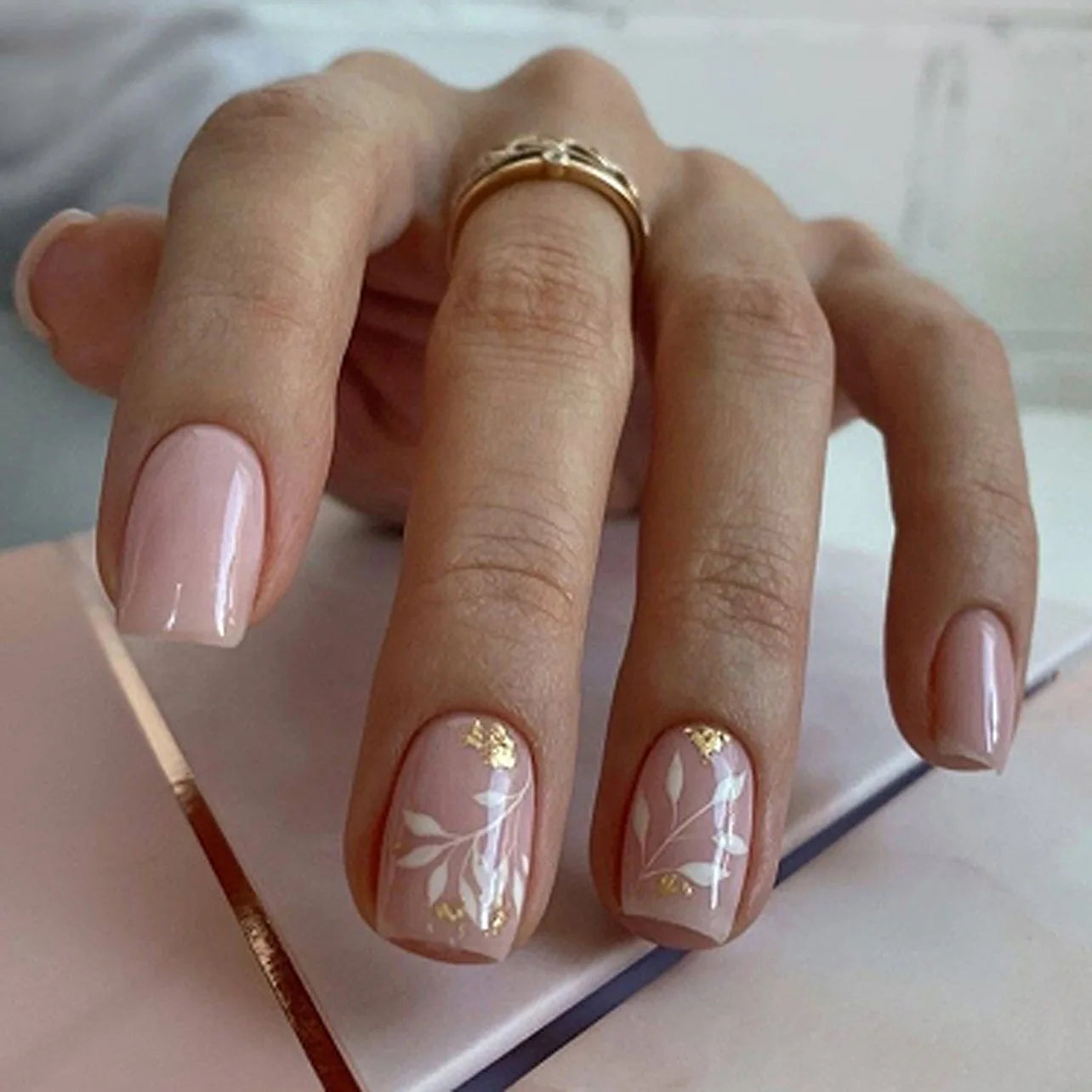 24Pcs Short Pink Fake Nail with Flowers Gold Foil Design Square French Ballet False Nails Wearable Finished Press on Nails Tools 5
