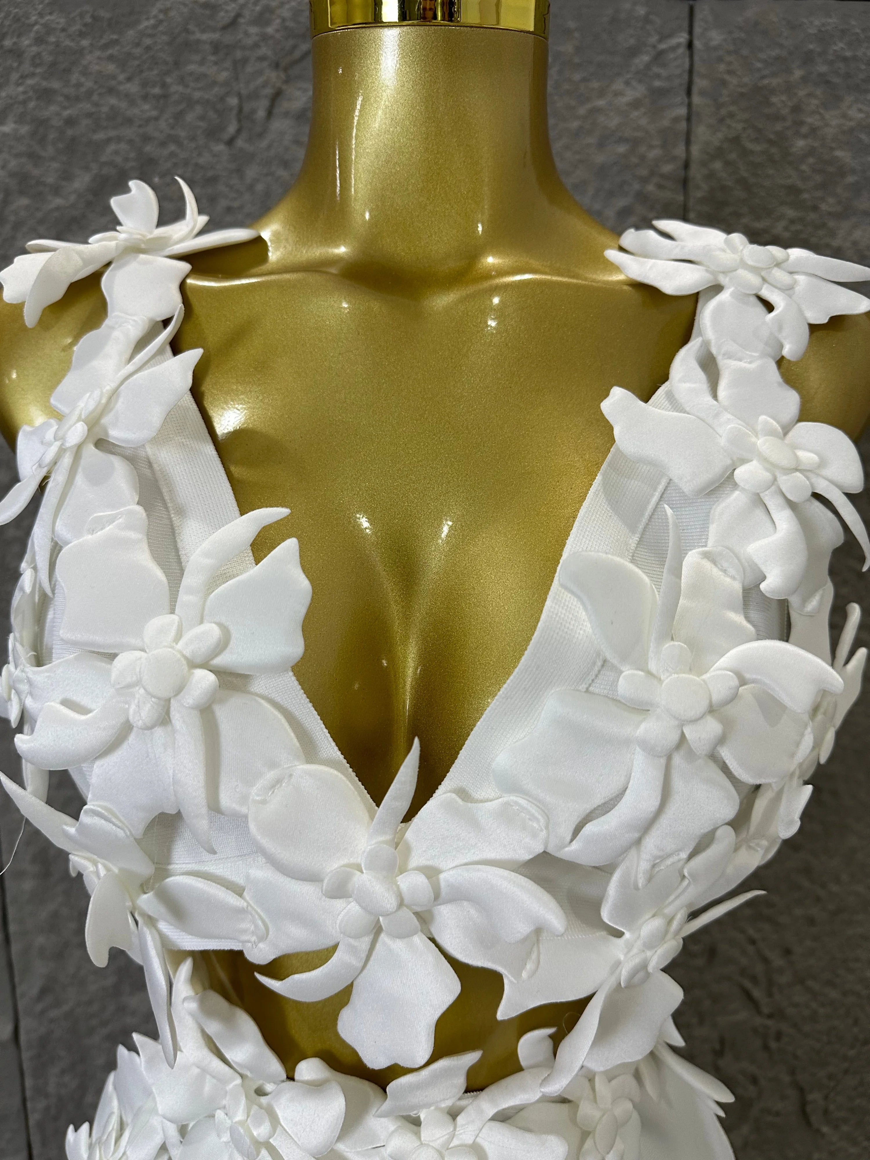2026 Glamorous White 3D Floral Maxi Dress Women Sexy V-Neck Sheer Cutout Waist Bodycon Outfit Evening Gala Party Costume
