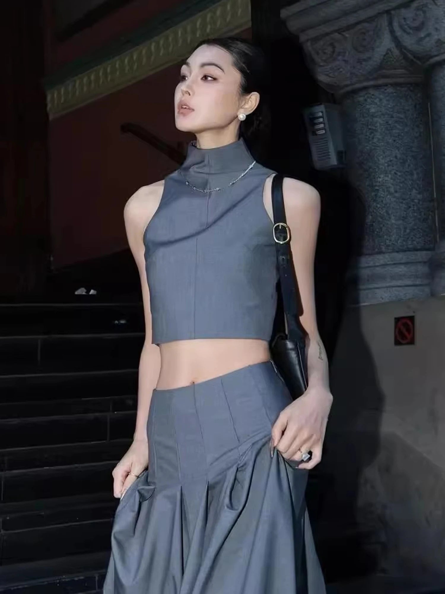 Lautaro Spring Summer Sexy Stylish Grey Cropped Tank Top Women Stand Collar Elegant Chic Luxury Designer Sleeveless Clothes 2025