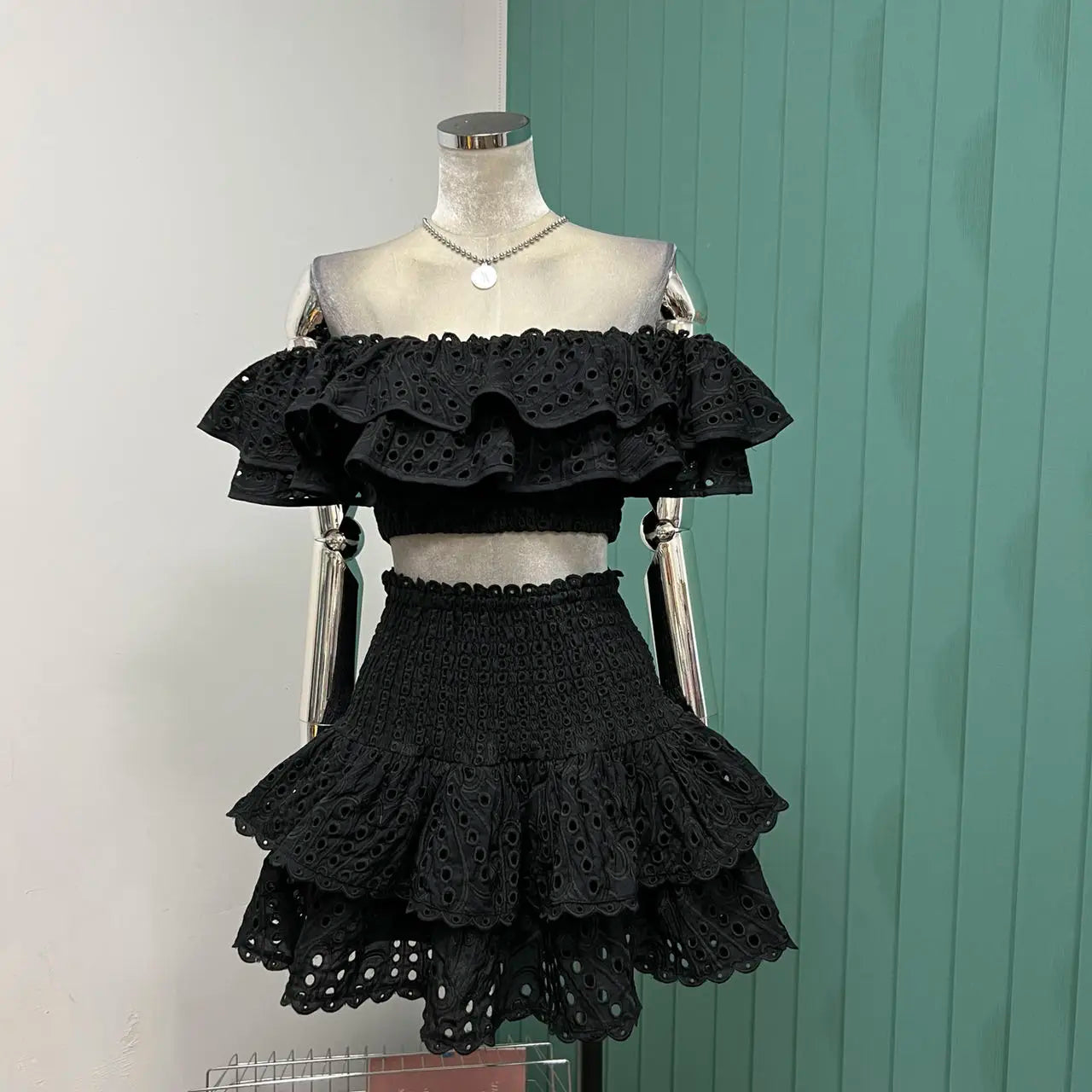New embroidered hollowed lotus leaf elastic jacket + elastic lotus leaf cotton embroidered cake skirt 2-piece set of moisture black