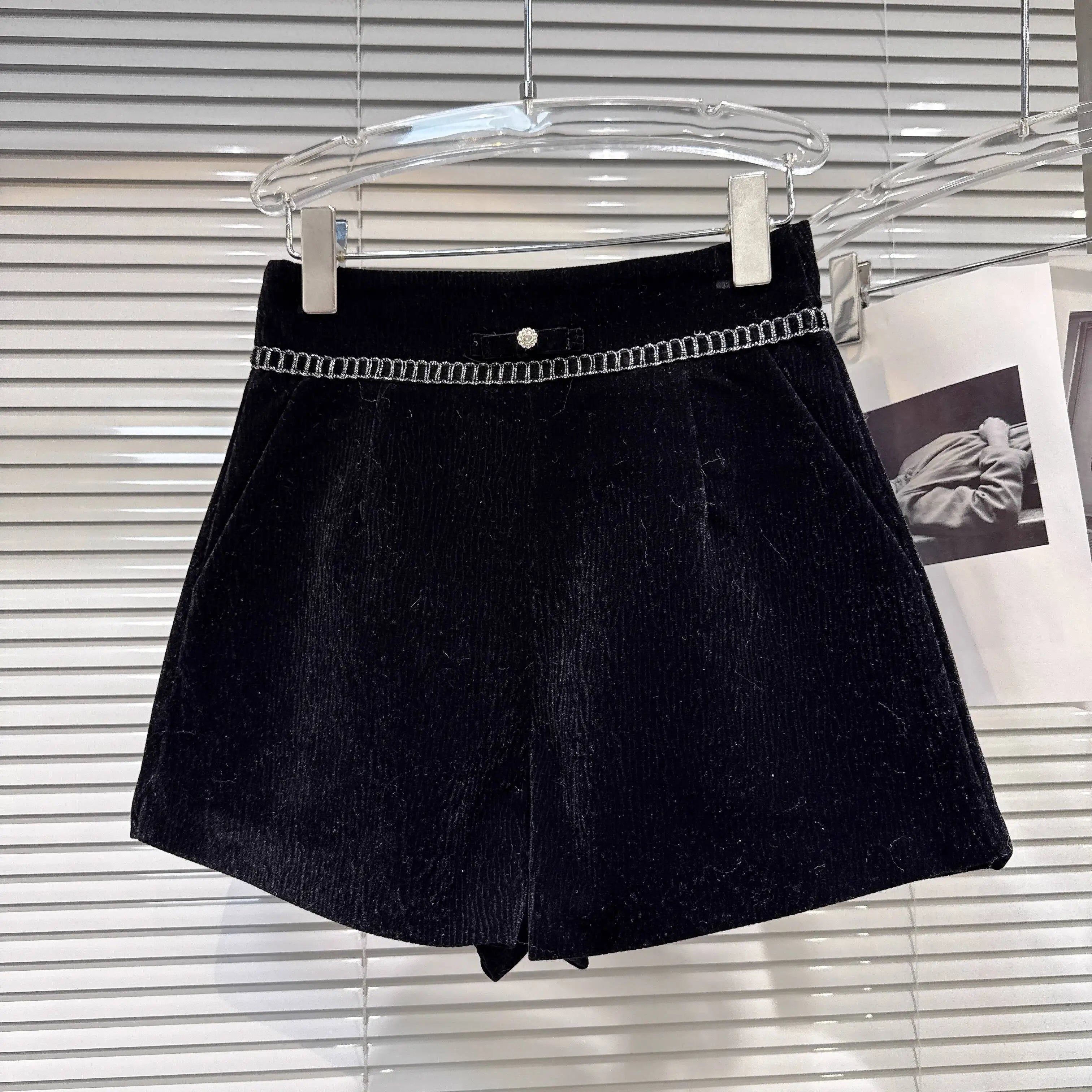 Winter New Fashion Pearl Bow Embroidered Edge Corduroy High Waist Shorts For Women Black Wide-leg Boot Pants 11A07497 Black