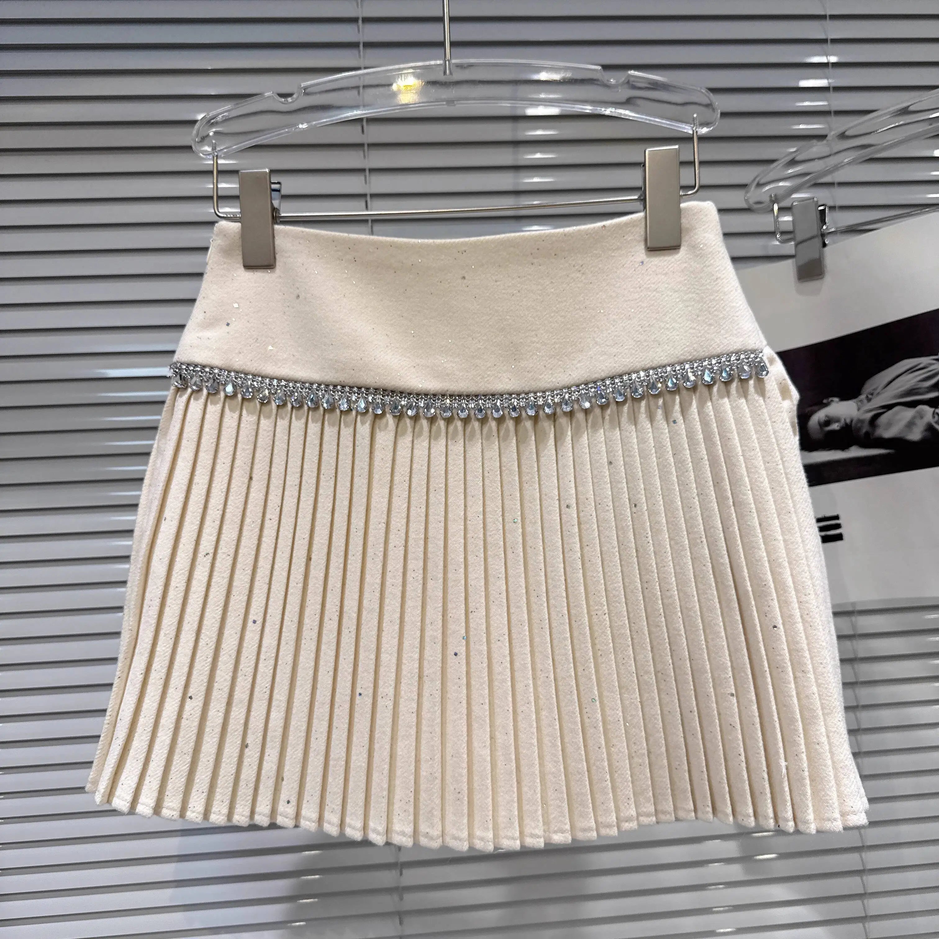Winter New Heavy Industry Diamond Edge Woolen Solid Color Skirts For Women Versatile Pleated Skirt Female 11A07961 Creamy-white
