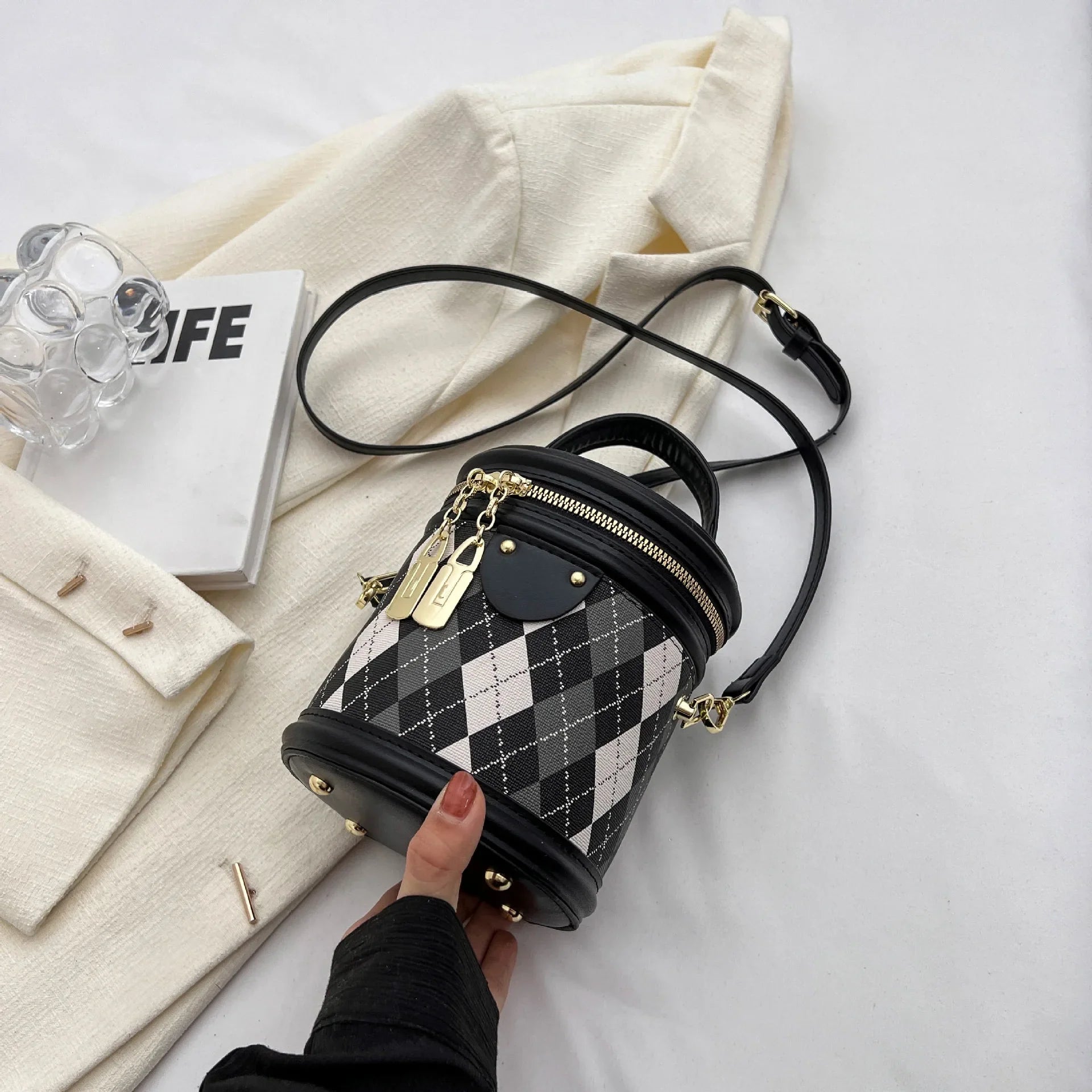 Women's Bag for Women Fashion Luxury Designer Zipper Small Handbags For Women Leather Bucket Shoulder Bag 2023 New Trend Pendant Black-no doll