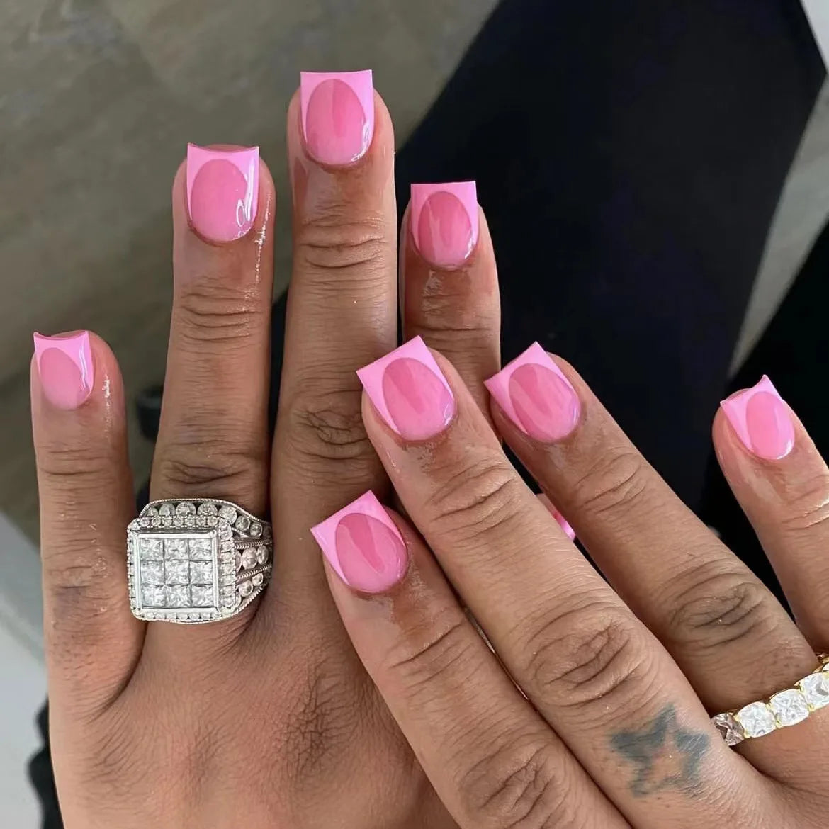 24Pcs French Pink Press on Nails Short Square Head Fake Nails with Flower Rhinestone Design Wearable Finished False Nail Tips 081