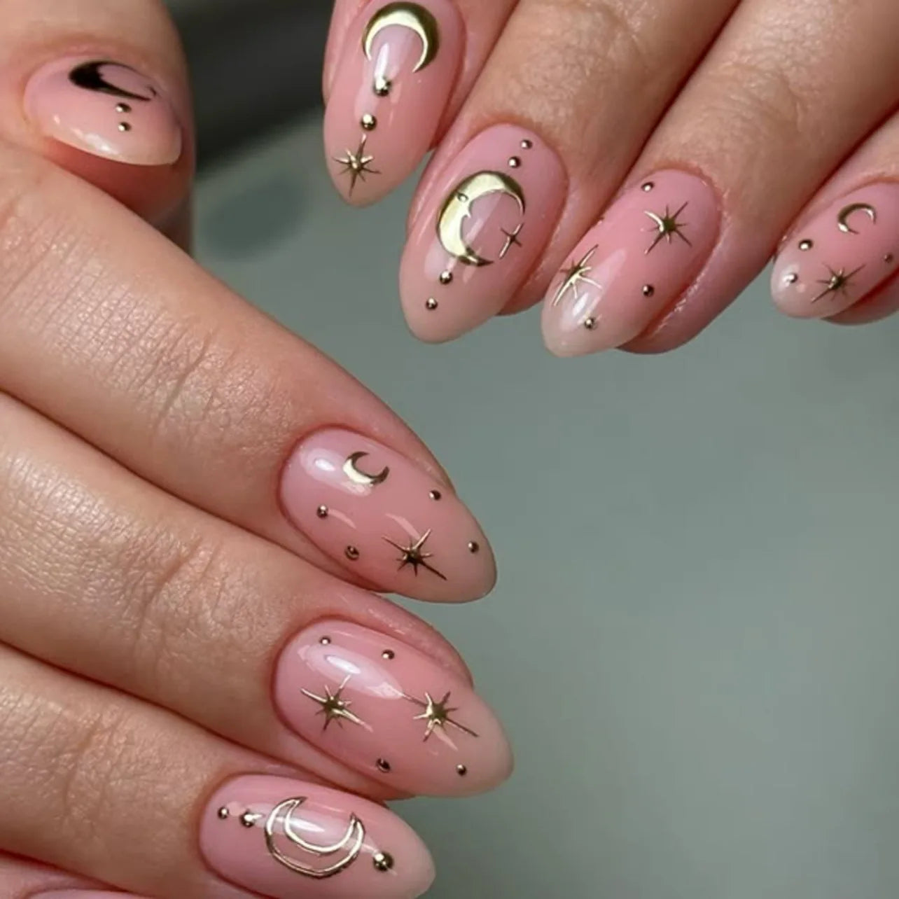 24pcs Star Moon Print False Nails Sweet Pink Short Almond Fake Nails Tips Wearable Detachable Simple Nude Color Press on Nails 1
