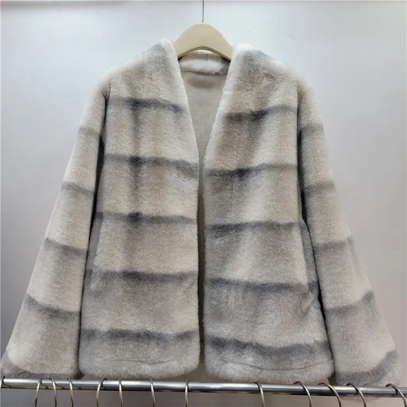 Winter New Fashion High-End V-Neck Faux Mink Fur Coat For Women Loose Contrast Color Short Warm Jacket Female 11A07841 Gray One Size