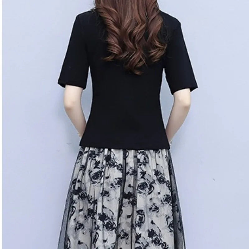 Slim Fit Fashion 2024 Summer Women's Pullover V-neck Splicing for Slimming and Flesh Blocking Stylish Printed Half Skirt Suit