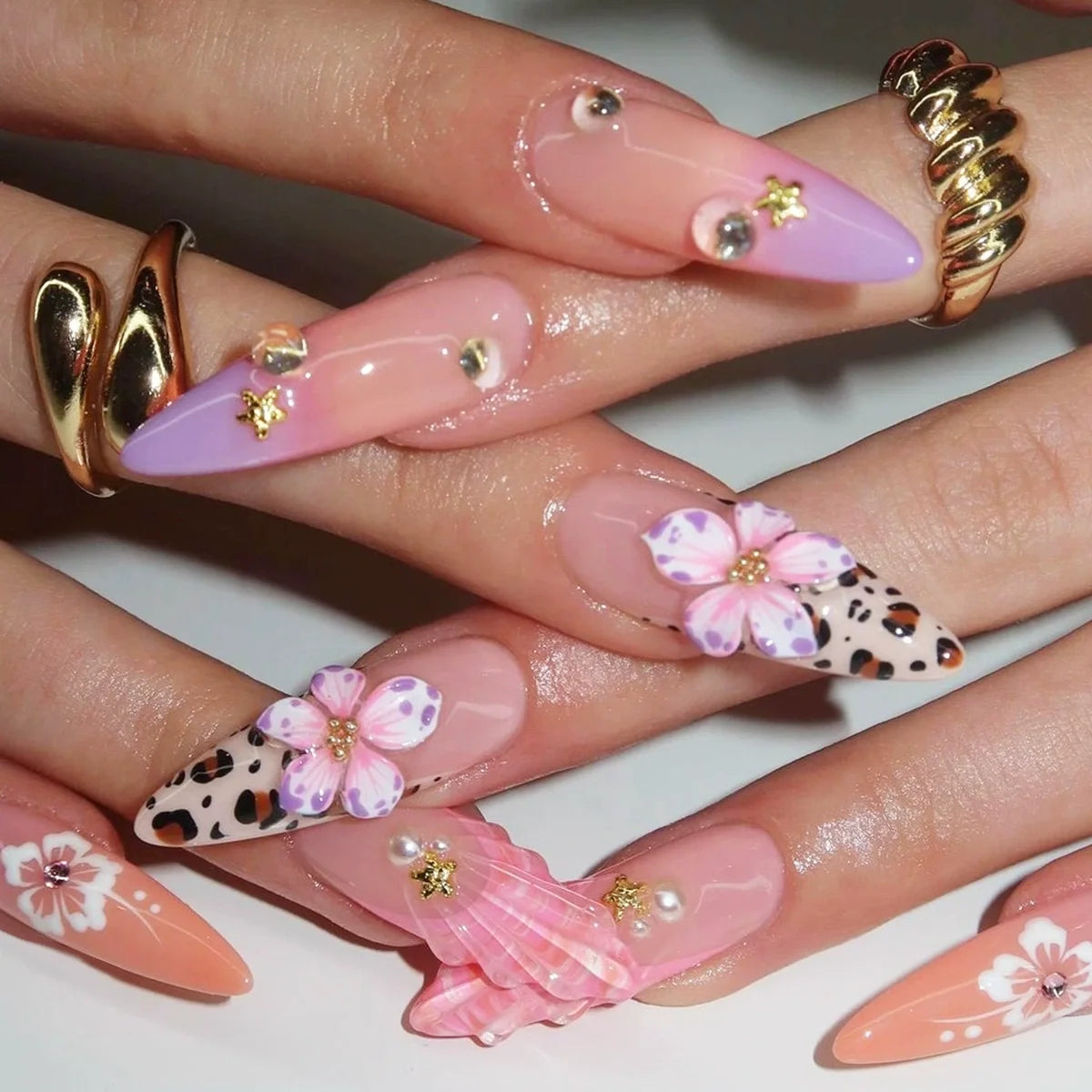 24Pcs Simple Press on Nails Full Cover Little Broken Diamonds Leopard French False Nails Stickers Blush Flowers Almond Manicure 5