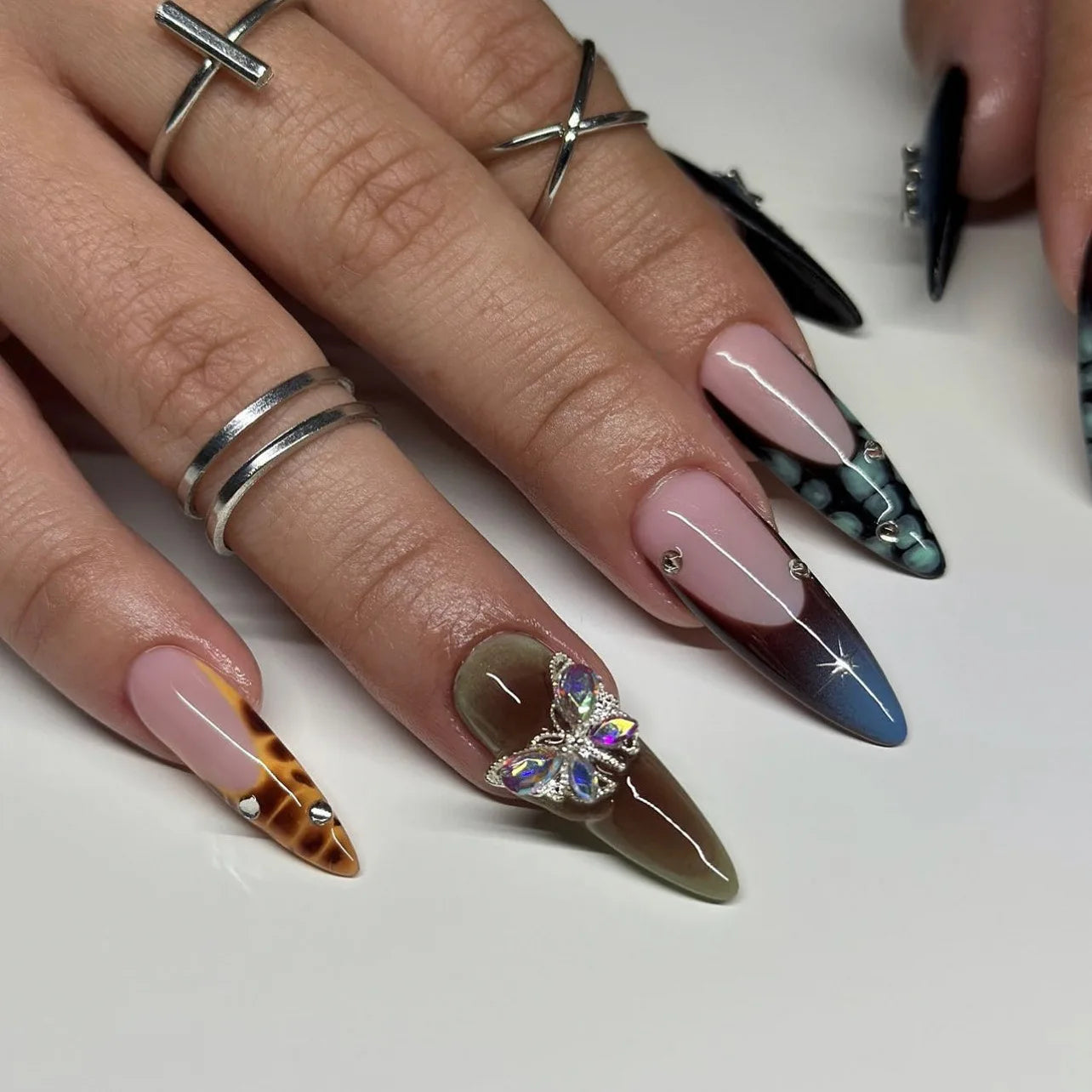 24Pcs Simple French Nails Art Tips Fake Nails 3D Design Wearable Full Cover False Nail Mid-length Almond Reusable Press on Nails 3480