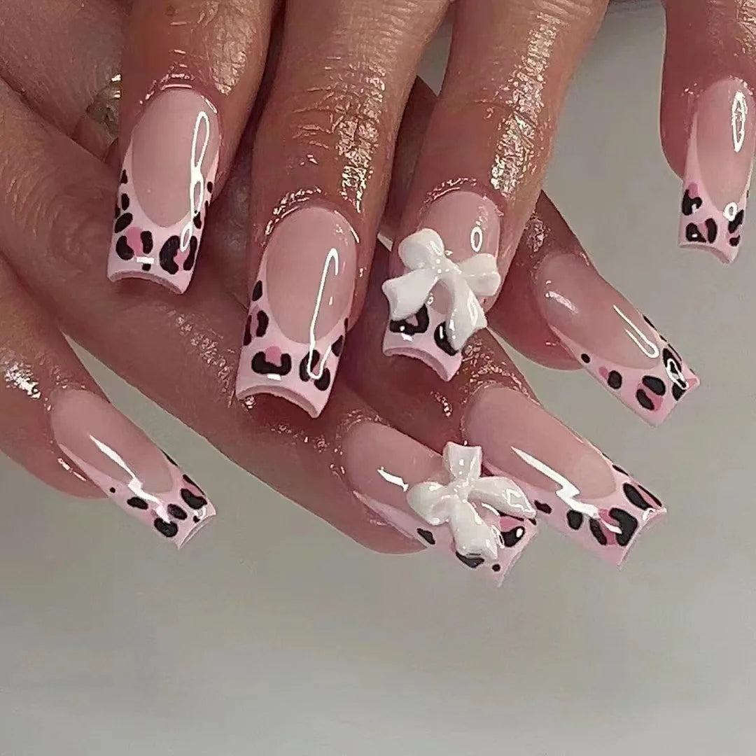 24Pcs French Pink Press on Nails Short Square Head Fake Nails with Flower Rhinestone Design Wearable Finished False Nail Tips 0342