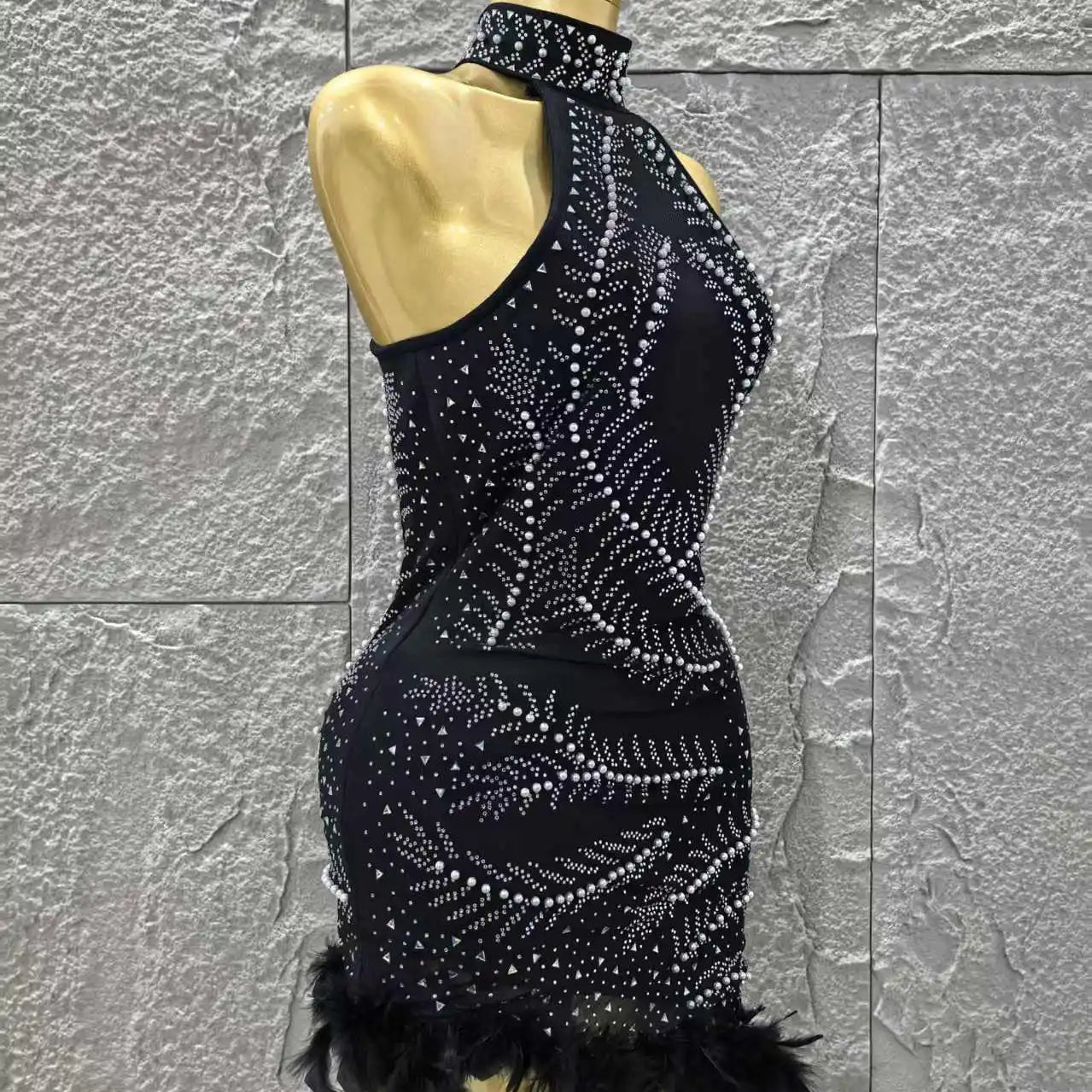 Black Color Women Sexy Off the Shoulder Shinning Rhinestones Bodycon Mini Bandage Dress Feathers Celebrate Evening Party Outfit
