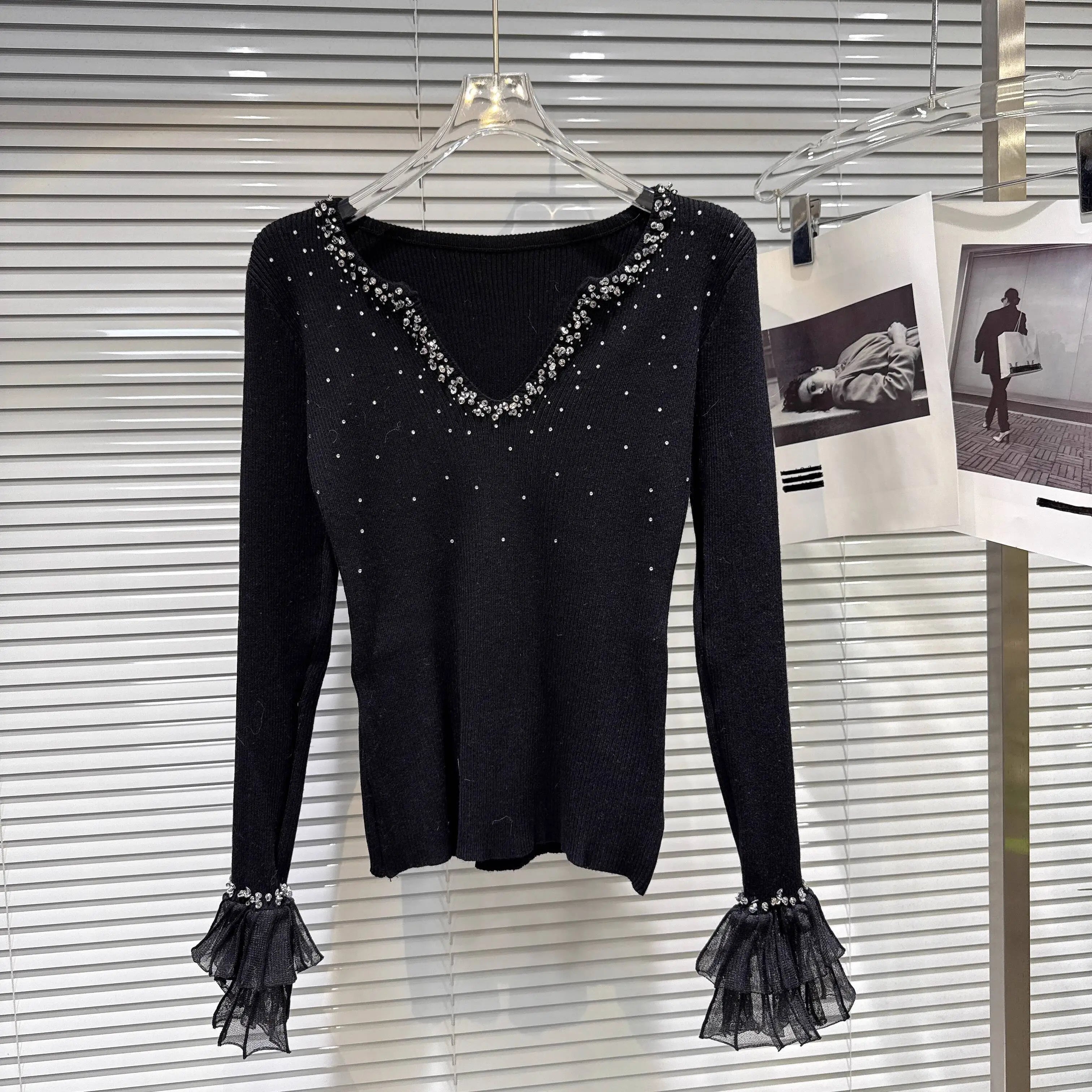 Winter New Sweet Temperament V-Neck Rhinestone Flower Bud Cuff Knitted Sweater For Women Slim Fit Pullover 11A07821 Black One Size