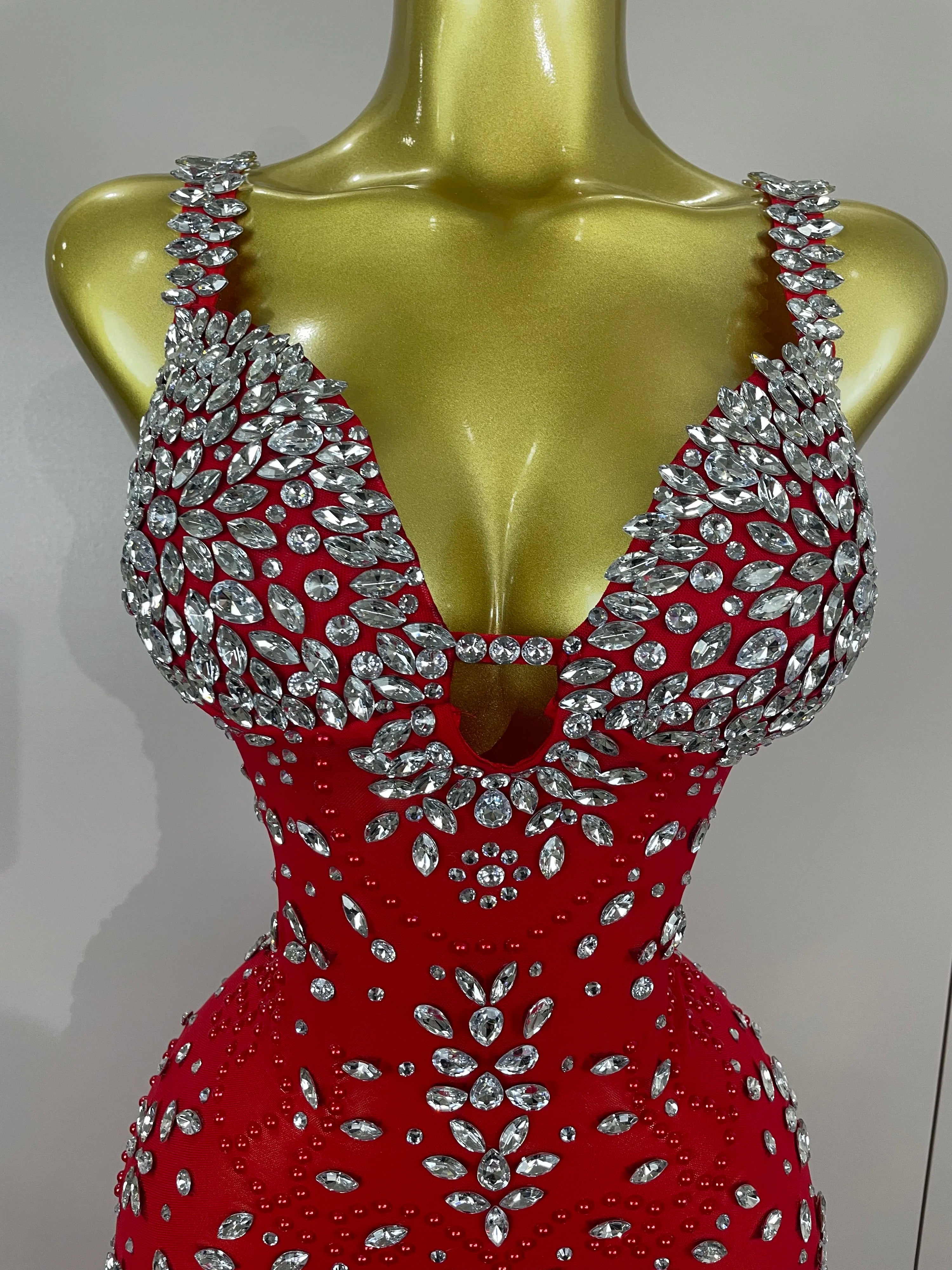 2025New Exquisite Feather Red Evening Dress Women Sparkle Rhinestones Sexy High Slit Birthday Celebrate Stage Photoshoot Costume