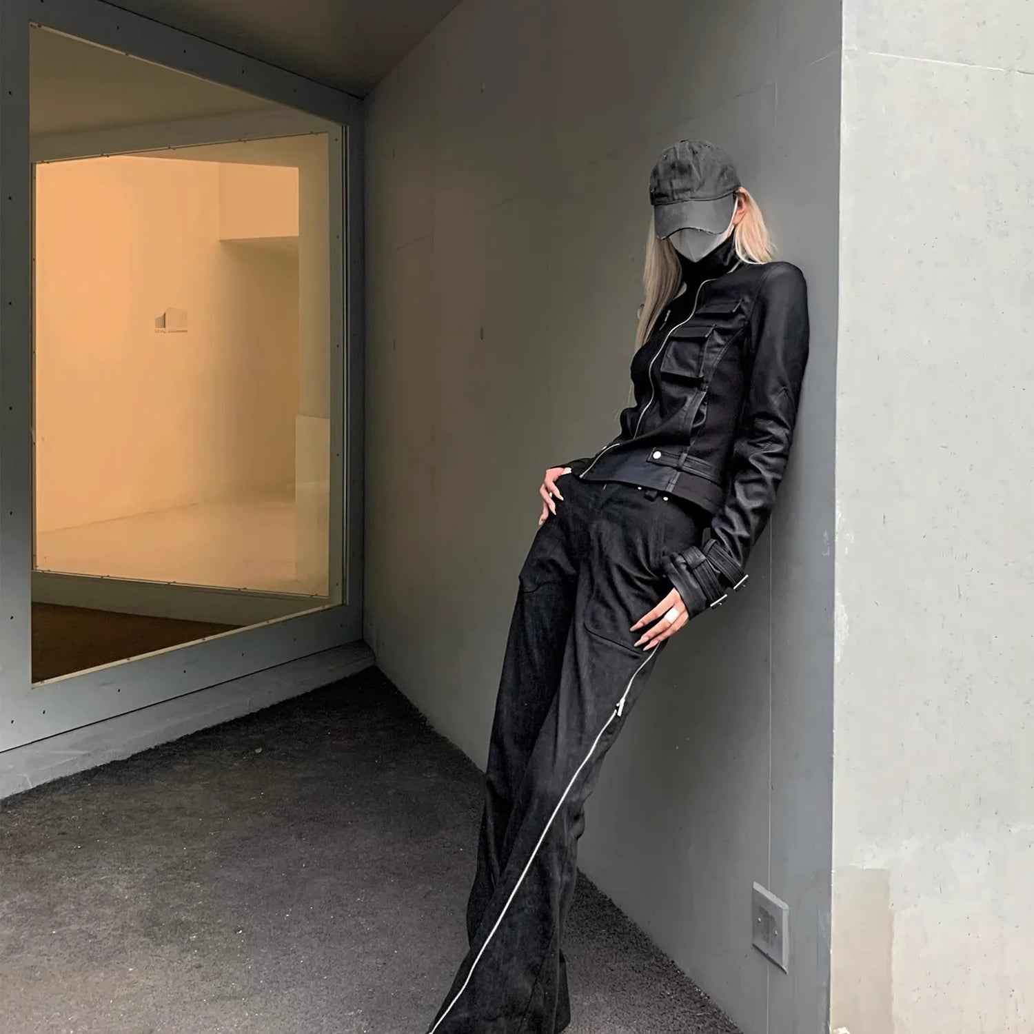 Lautaro Spring Autumn Cool Handsome Short Black Fitted Pu Leather Jacket Women Long Sleeve Zip Up Luxury Designer Clothing 2025