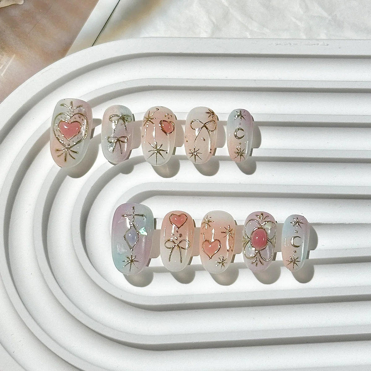 10Pcs Gradient Short Cat's Eye Press on Nails Full Cover Rhinestone French Oval Nail Shiny Fresh Sweet White Flower Fake Nails