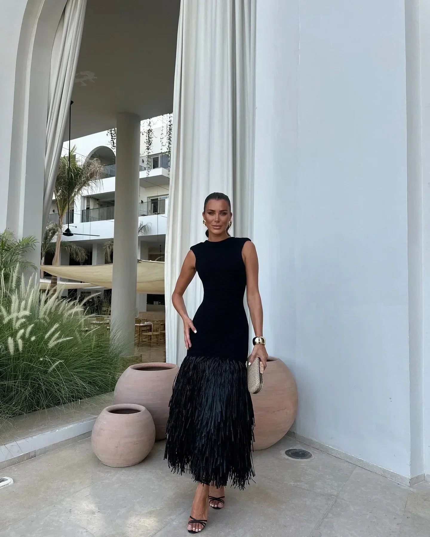 Fashion Knitted Tassels Hem Women Long Dress Elegant O Neck Pad Backless Zipper Sleeveless Slim Maxi Dresses Lady Party Vestidos Black