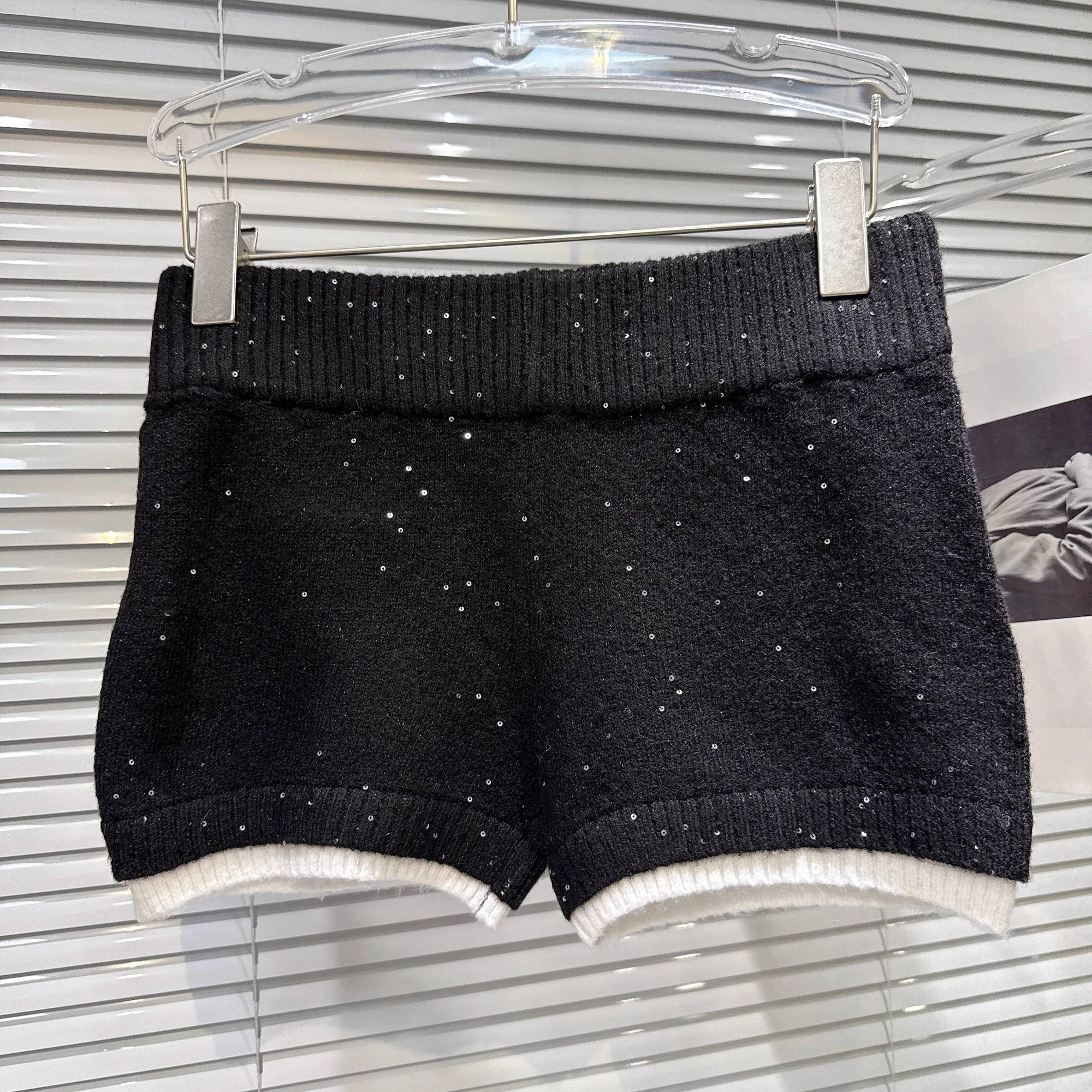 Winter New Fashion Casual Contrast Color Knitted Cardigan For Women Elastic Waist Shorts Female Trend 11A07451 only Shorts