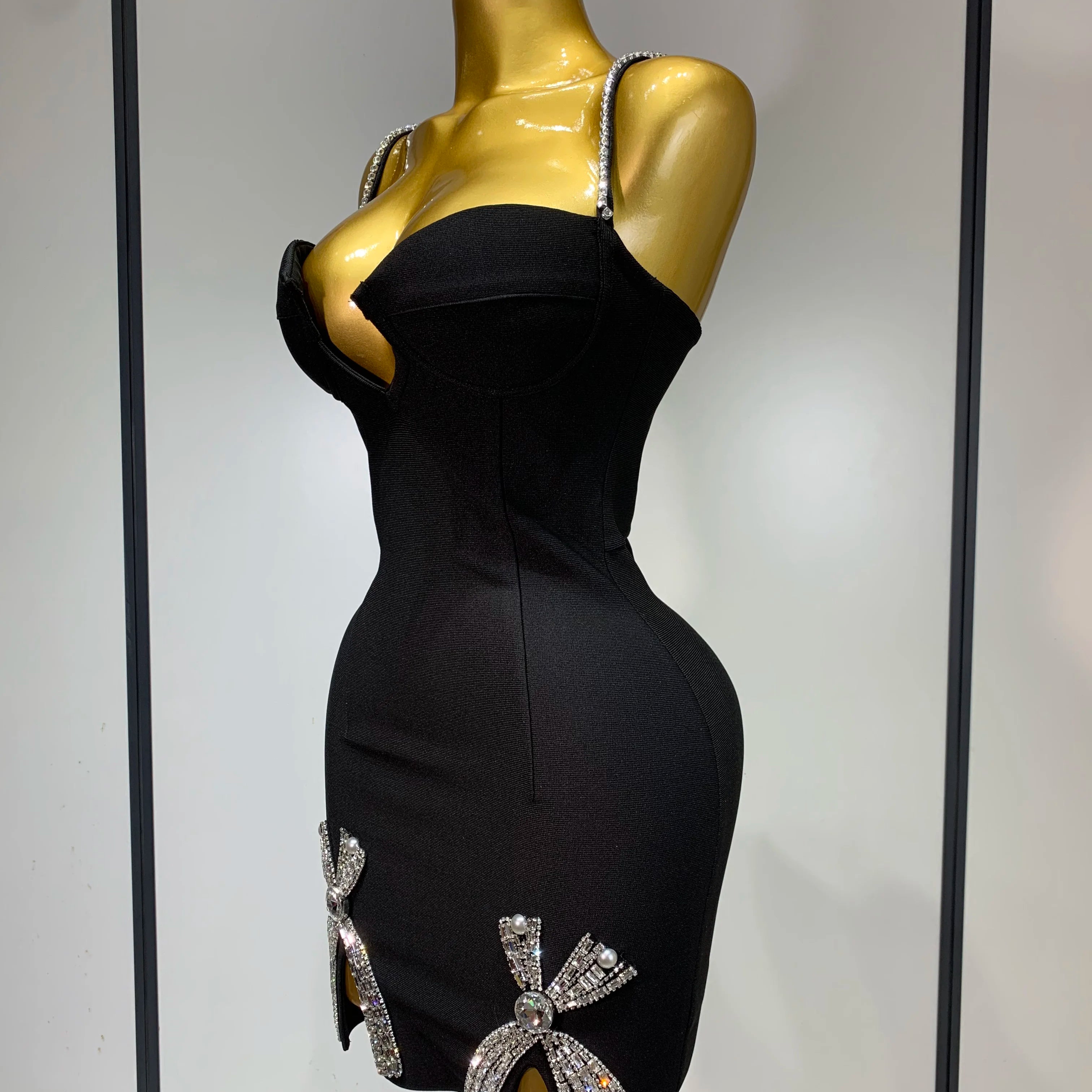 Women Celebrity Sexy V Neck Beading Black Mini Bodycon Bandage Dress Luxury 2025 Knitted Elegant Evening Club Party Dresses