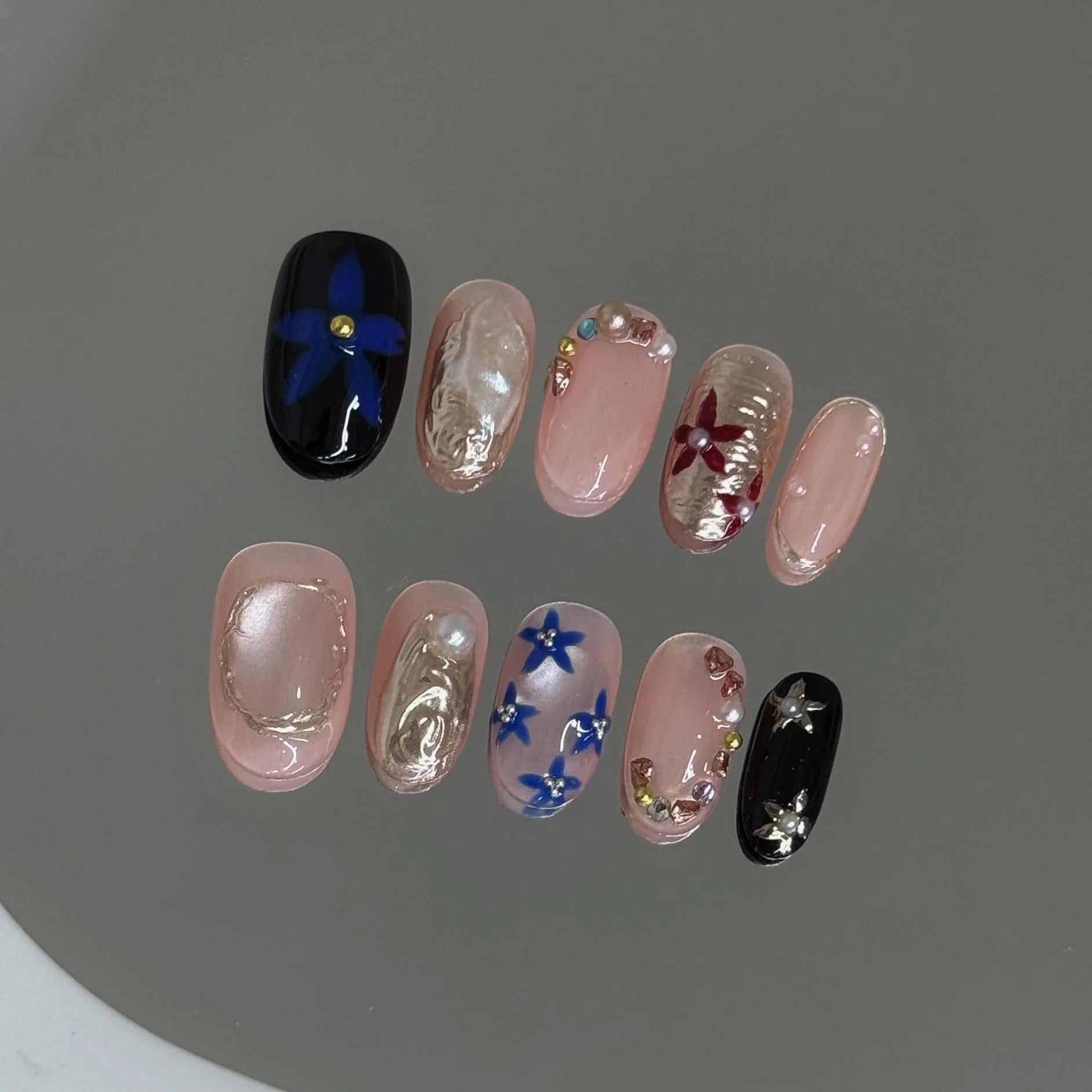 10Pcs Short Oval Glitter Press on Nails with Cool Metallic Star Hand Draw Design Fake Nail Almond Detachable Nail Tips for Women