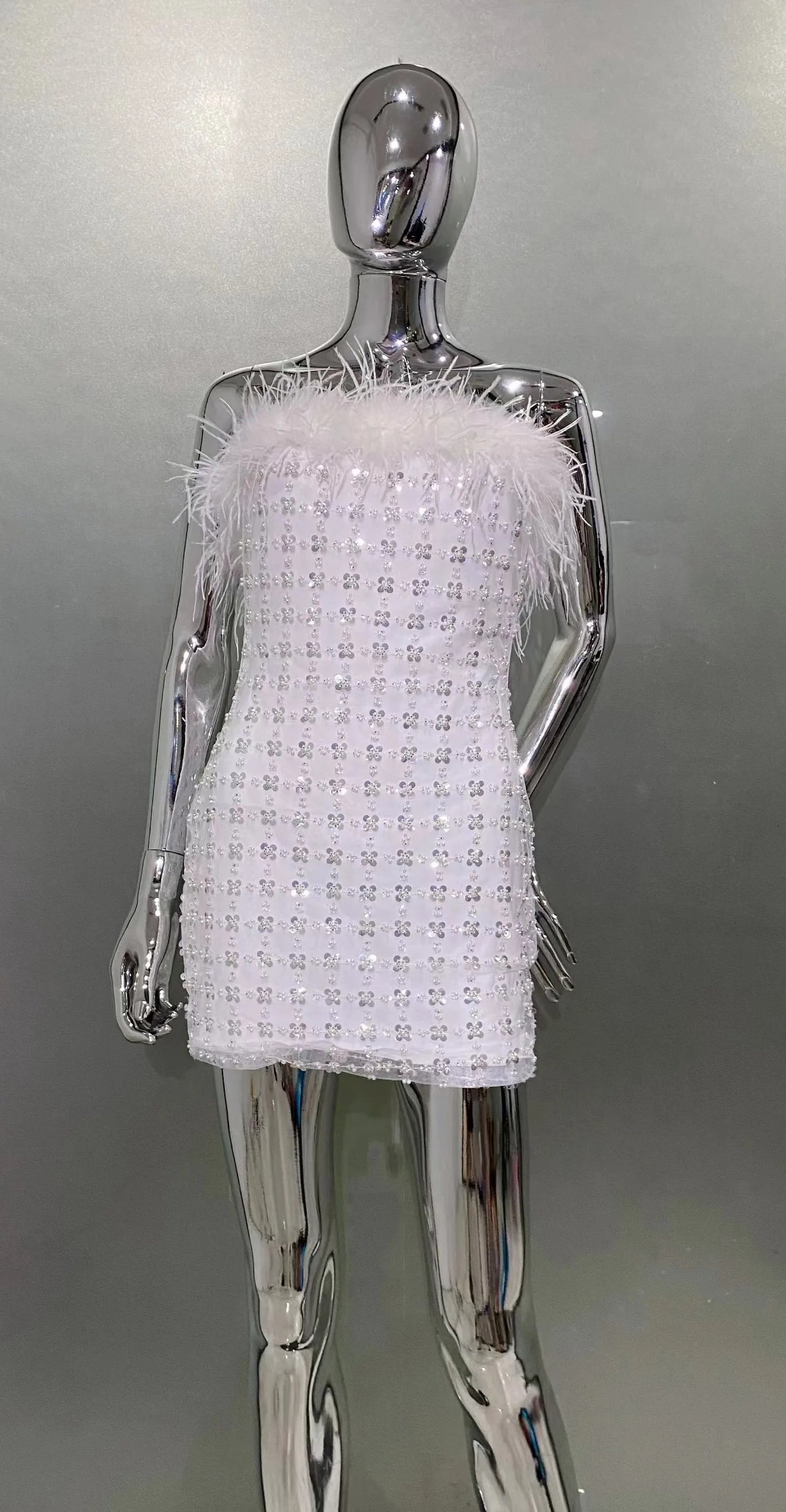 2024 New Luxury Feather Sequins Beading White Strapless Mini Dress Celebrity Birthday Party Evening Dress Wedding Party outfit